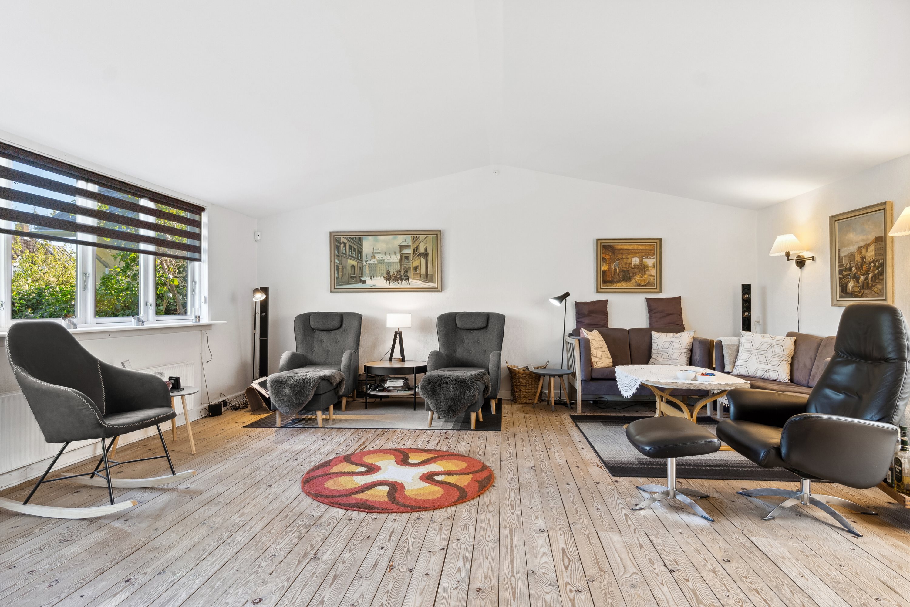 Fremhævet stue billede i fuldskærmstilstand. Billede af Rugvænget 26, 4700 Næstved