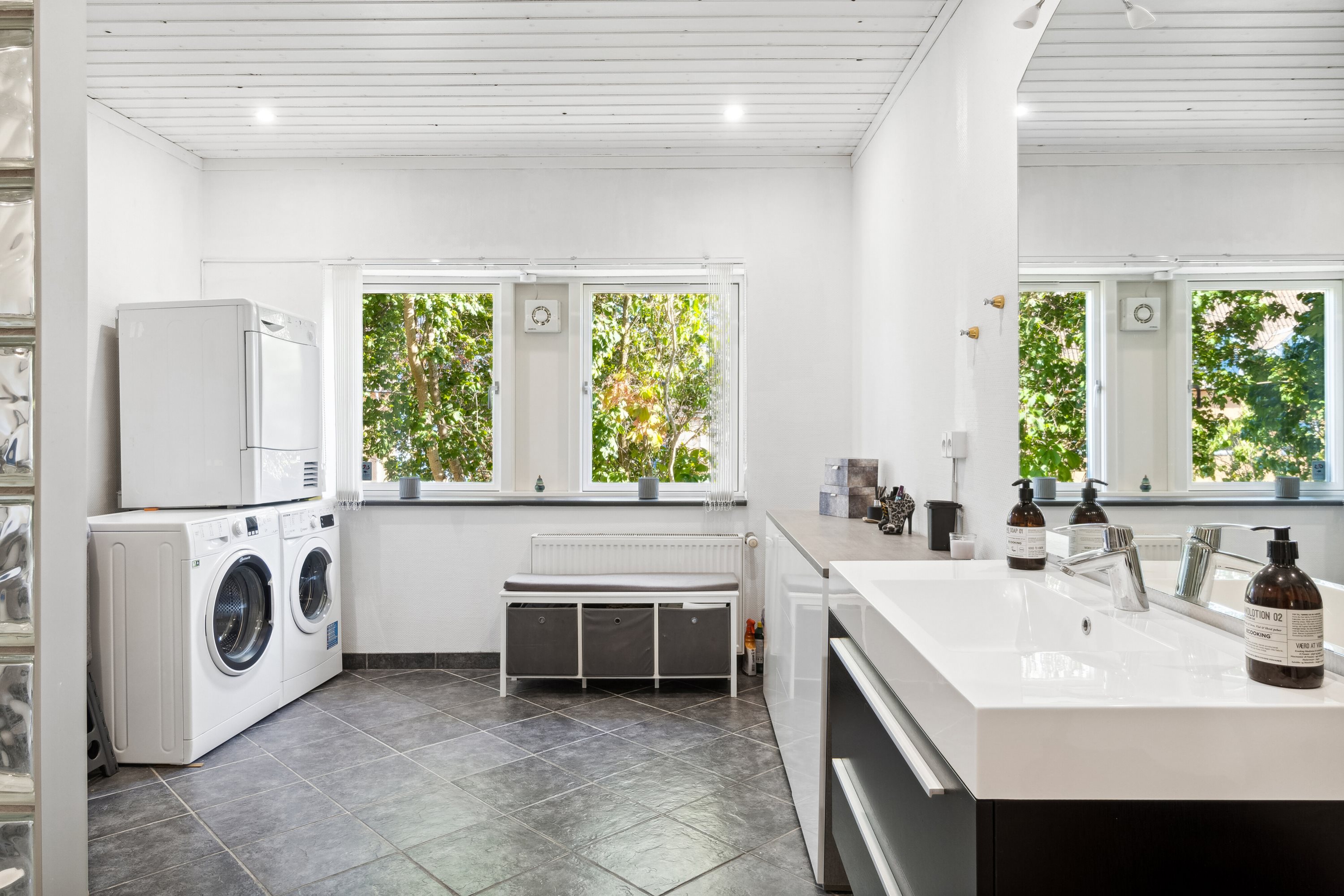 Fremhævet badeværelse billede i fuldskærmstilstand. Billede af Rugvænget 26, 4700 Næstved