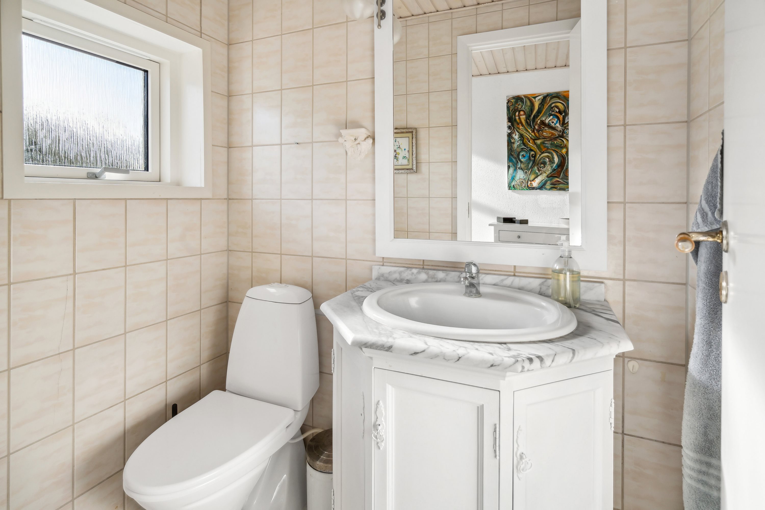 Fremhævet toilet billede i fuldskærmstilstand. Billede af Krokusvænget 6, Otterup, 5450 Otterup