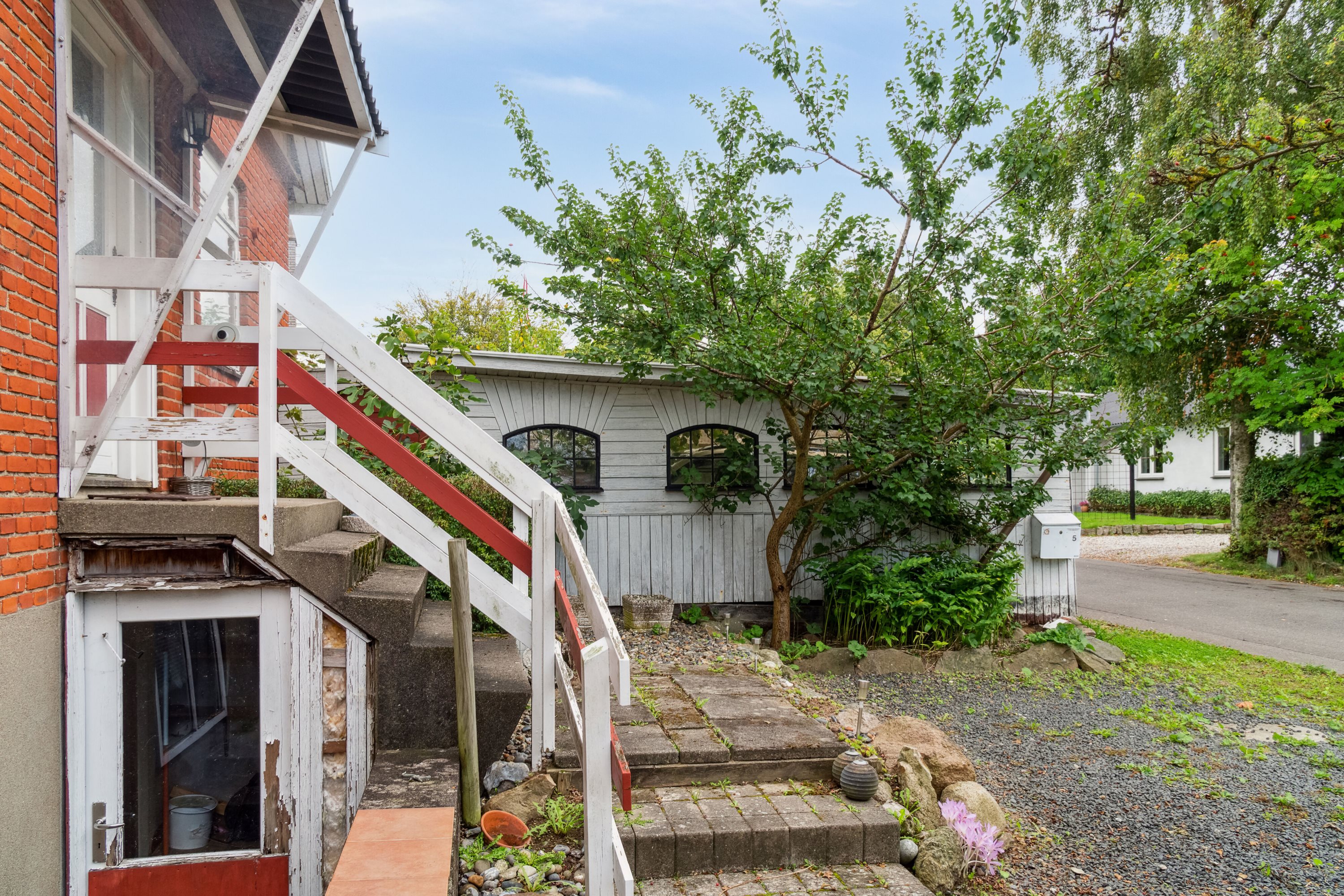 Fremhævet indgangsparti billede i fuldskærmstilstand. Billede af Birkevej 5, 4720 Præstø