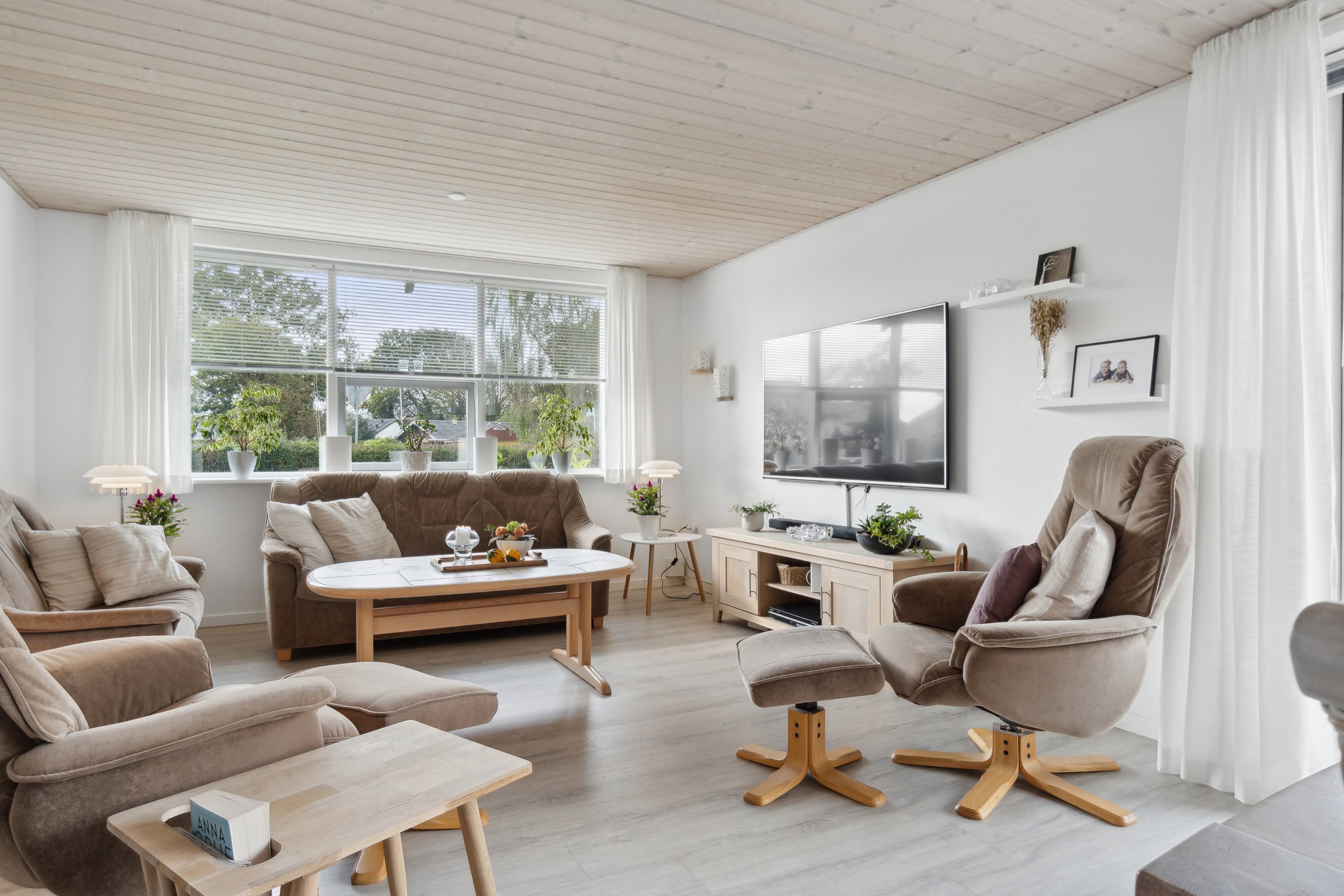 Miniaturebillede 2: stue. Billede af Ilbro Stationsvej 11, Ilbro, 9800 Hjørring