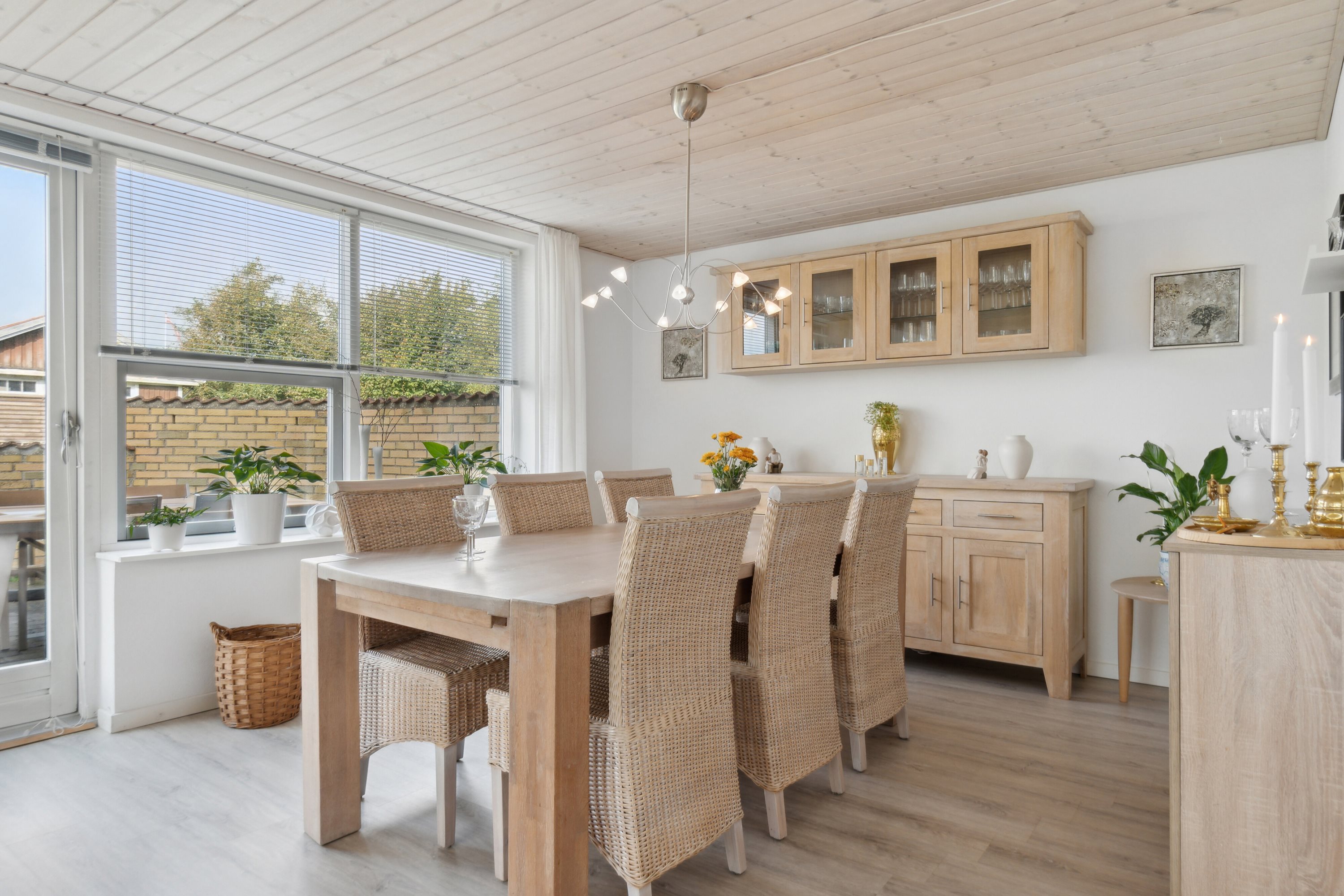 Fremhævet spisestue billede i fuldskærmstilstand. Billede af Ilbro Stationsvej 11, Ilbro, 9800 Hjørring