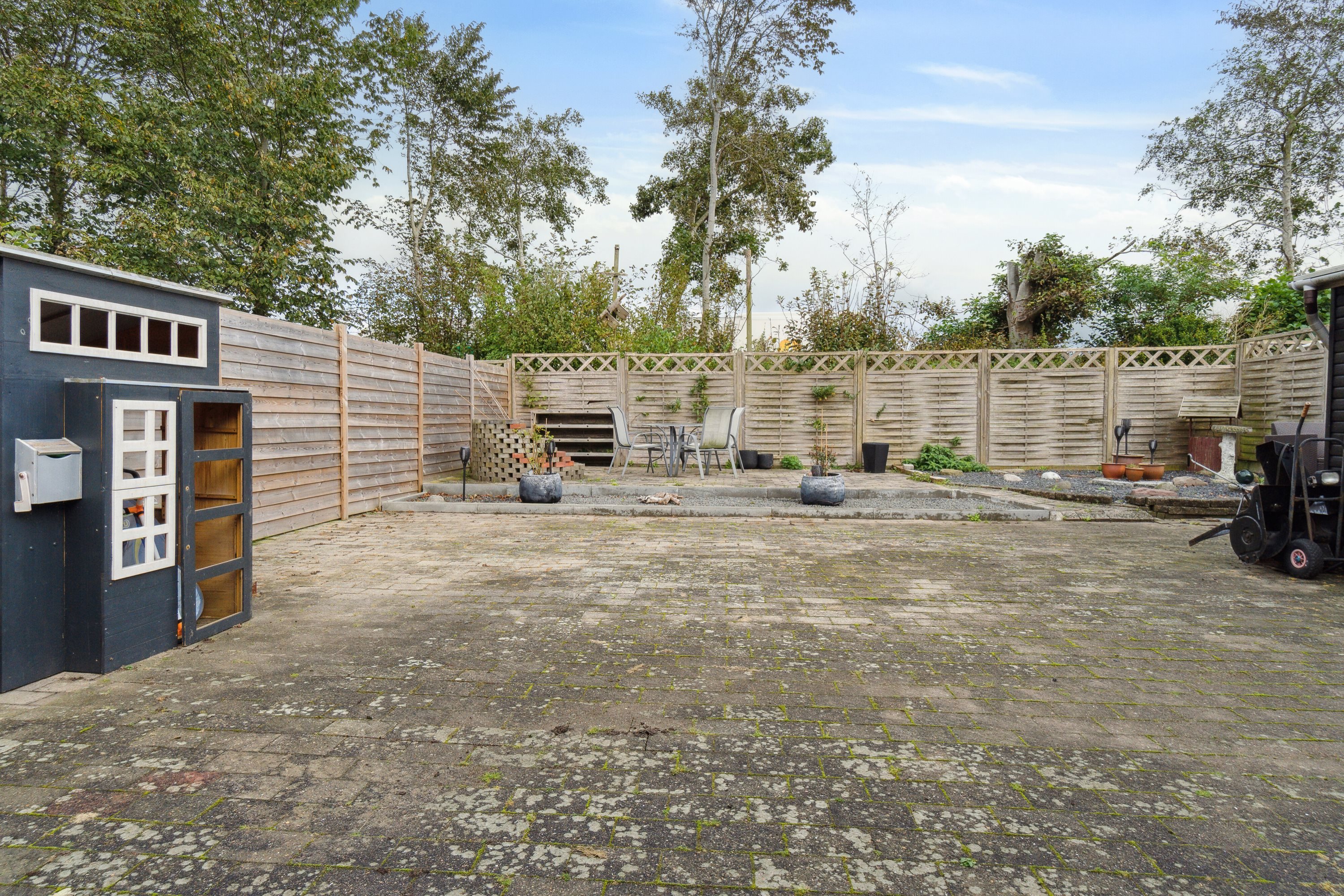 Fremhævet udendørs billede i fuldskærmstilstand. Billede af Ilbro Stationsvej 11, Ilbro, 9800 Hjørring