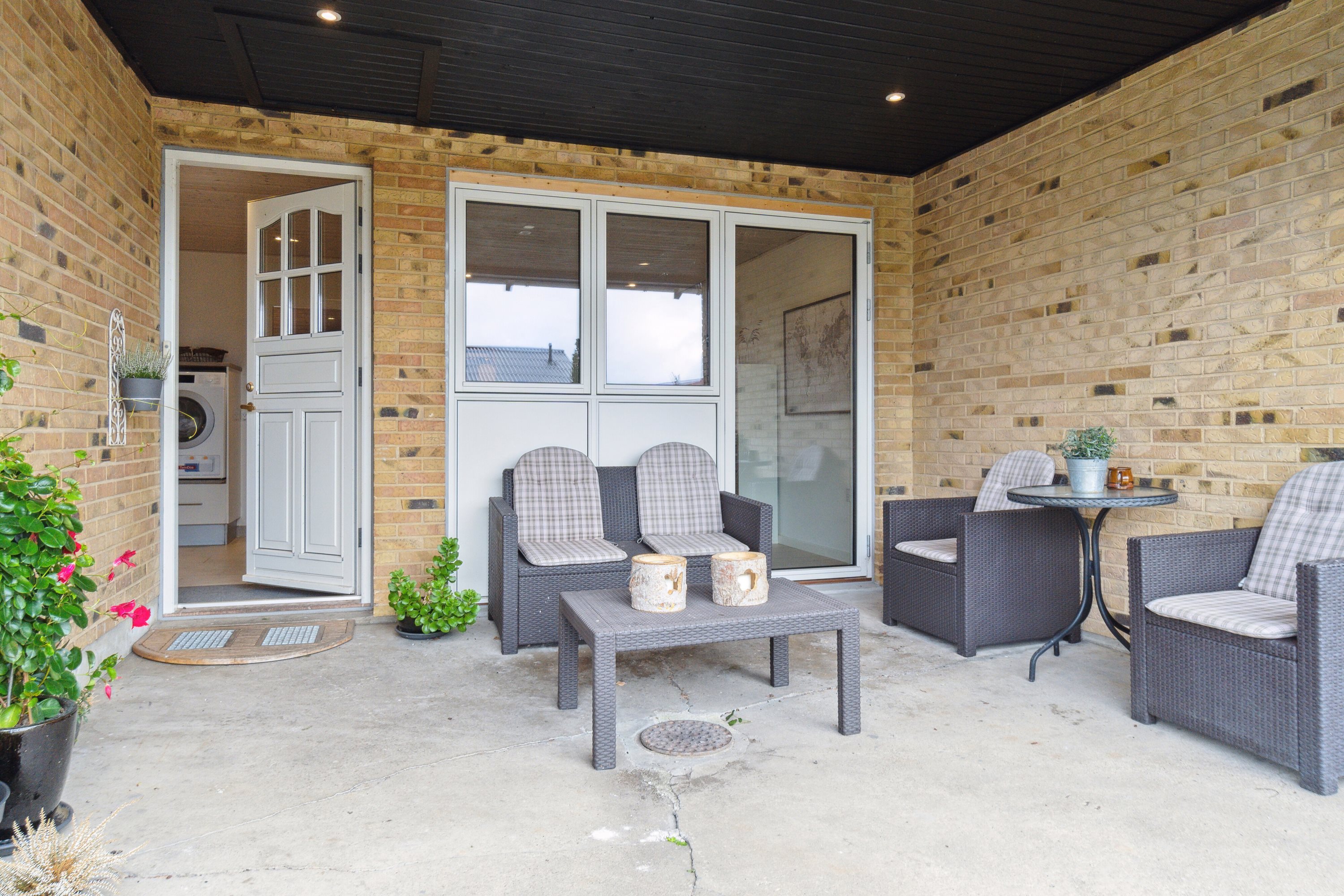 Fremhævet overdækket terrasse billede i fuldskærmstilstand. Billede af Ilbro Stationsvej 11, Ilbro, 9800 Hjørring