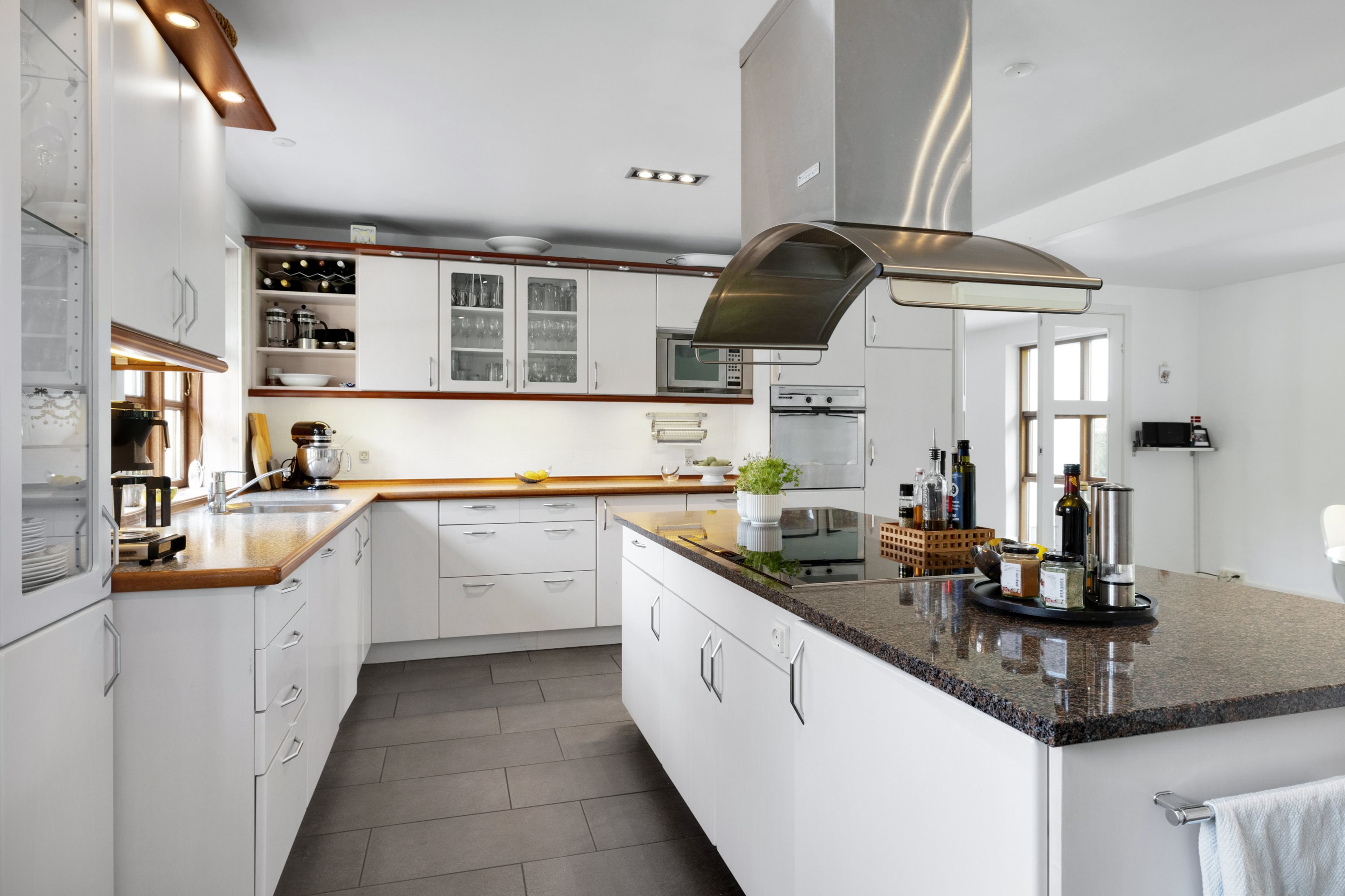 Fremhævet køkken billede i fuldskærmstilstand. Billede af Aggersundvej 98, Hvorvarp, 9600 Aars