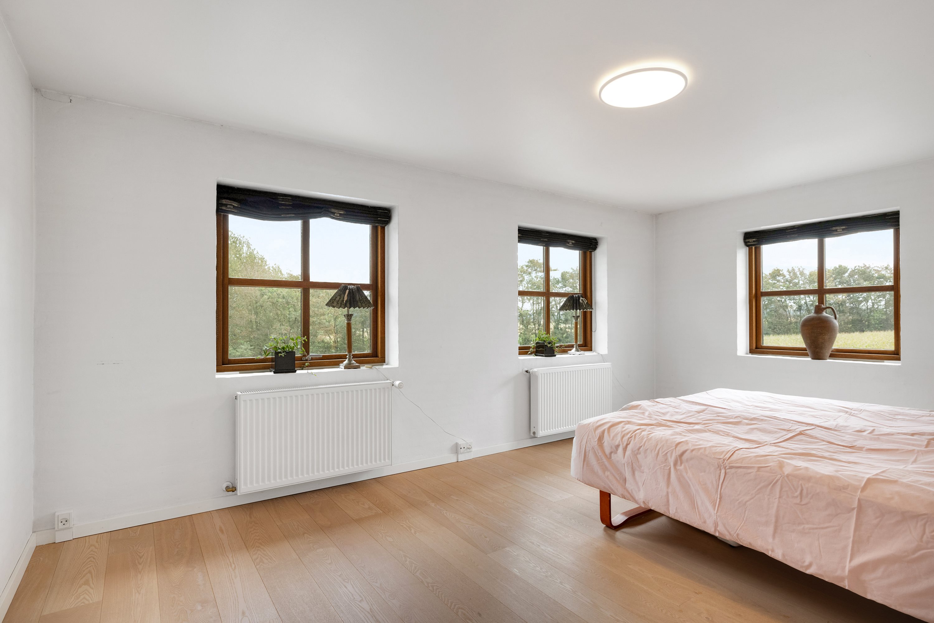 Fremhævet soveværelse billede i fuldskærmstilstand. Billede af Aggersundvej 98, Hvorvarp, 9600 Aars