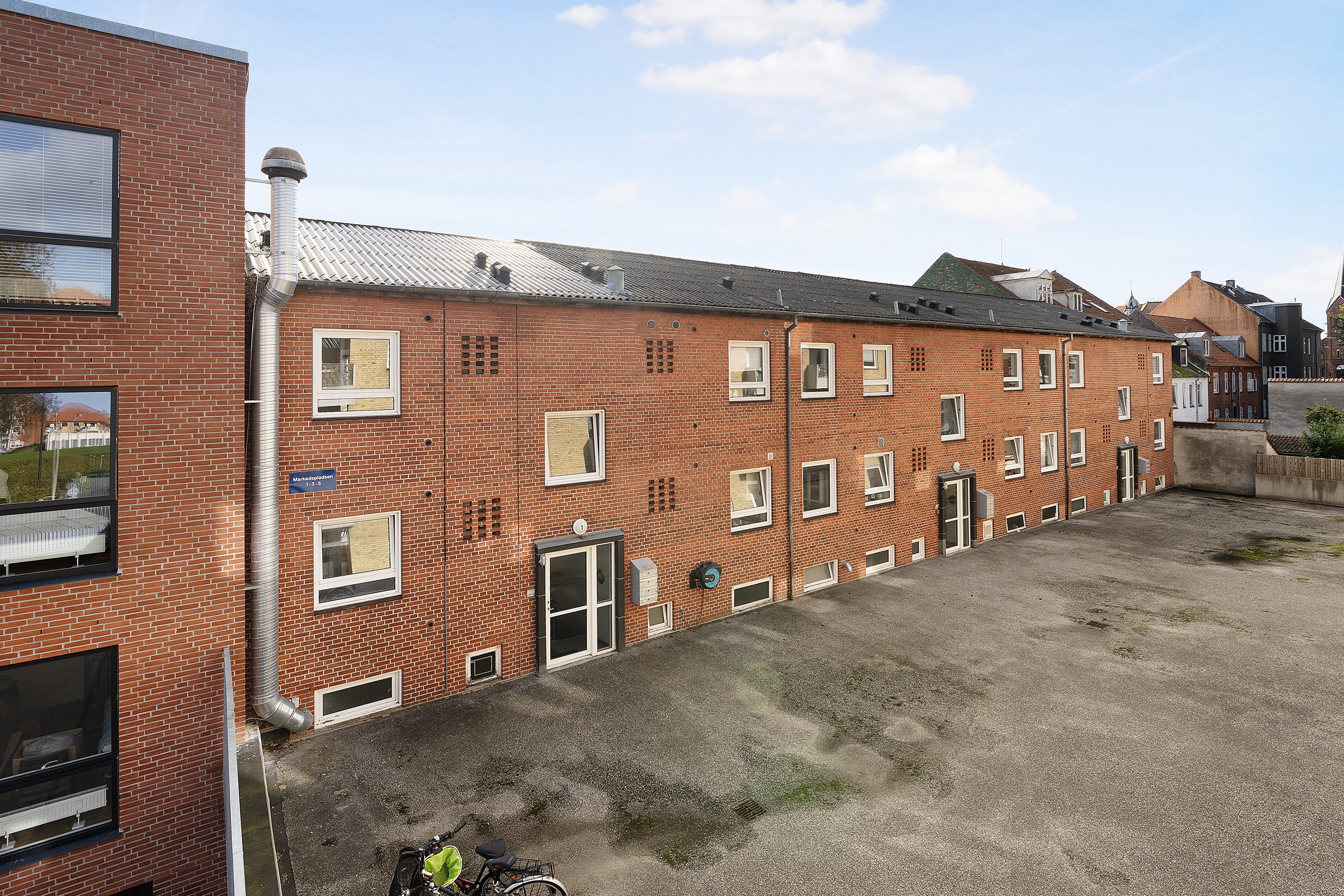Fremhævet ejendommen billede i fuldskærmstilstand. Billede af Markedspladsen 1, 1. tv., 8900 Randers C