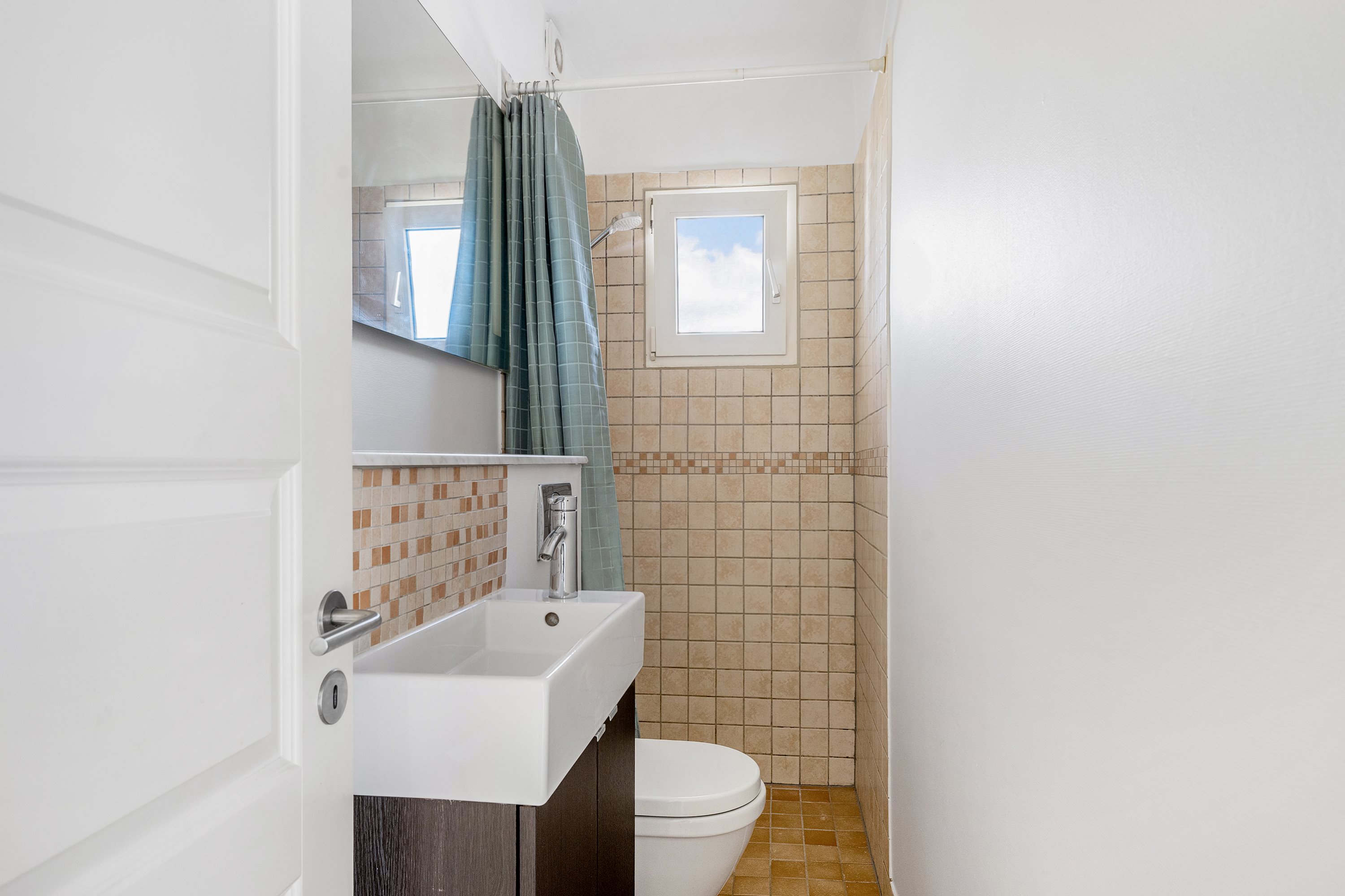 Fremhævet badeværelse billede i fuldskærmstilstand. Billede af Markedspladsen 1, 1. tv., 8900 Randers C