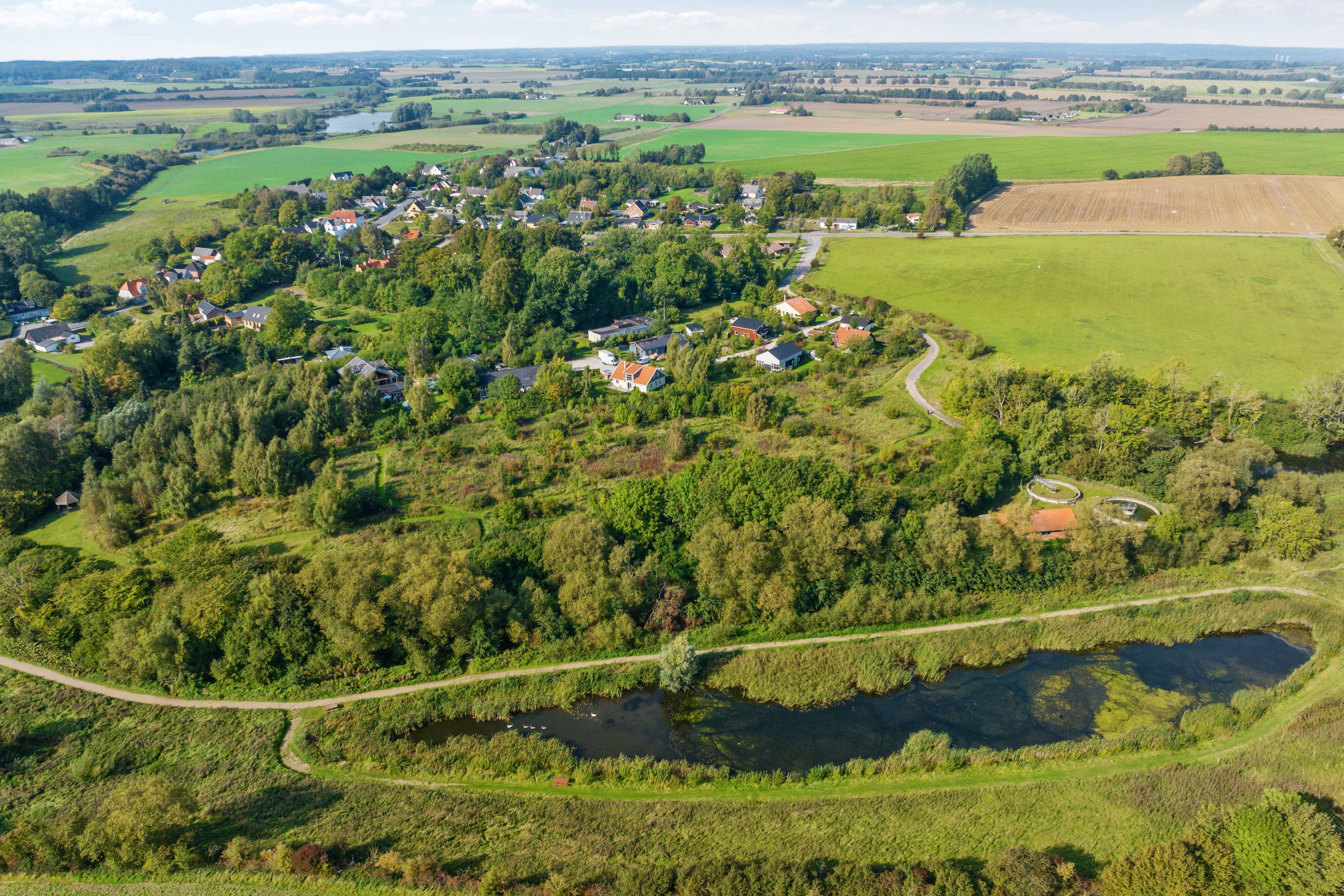 Miniaturebillede 1: luftfoto. Billede af Præstevænget 1A, 1B., 4735 Mern