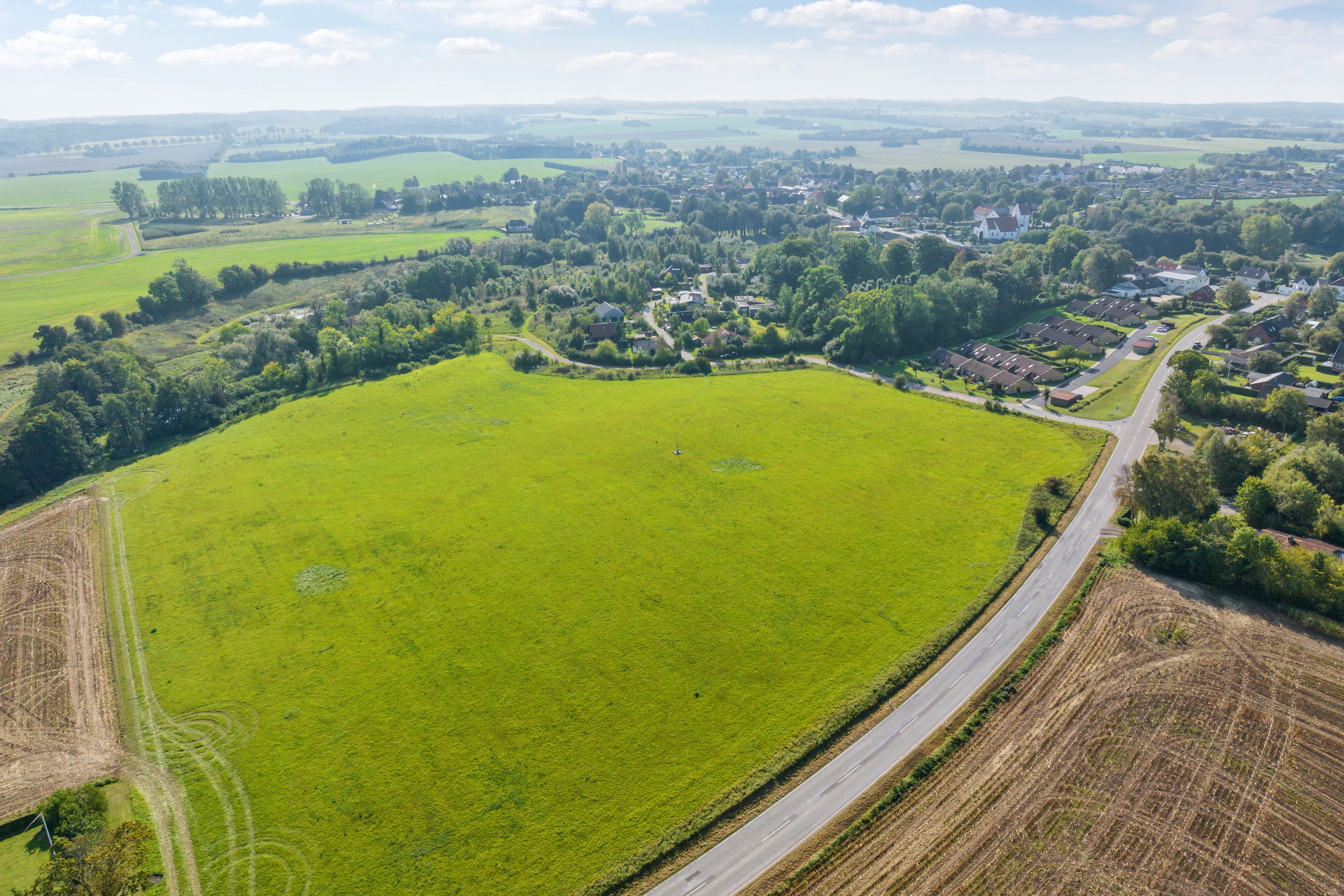 Miniaturebillede 2: luftfoto. Billede af Præstevænget 1A, 1B., 4735 Mern