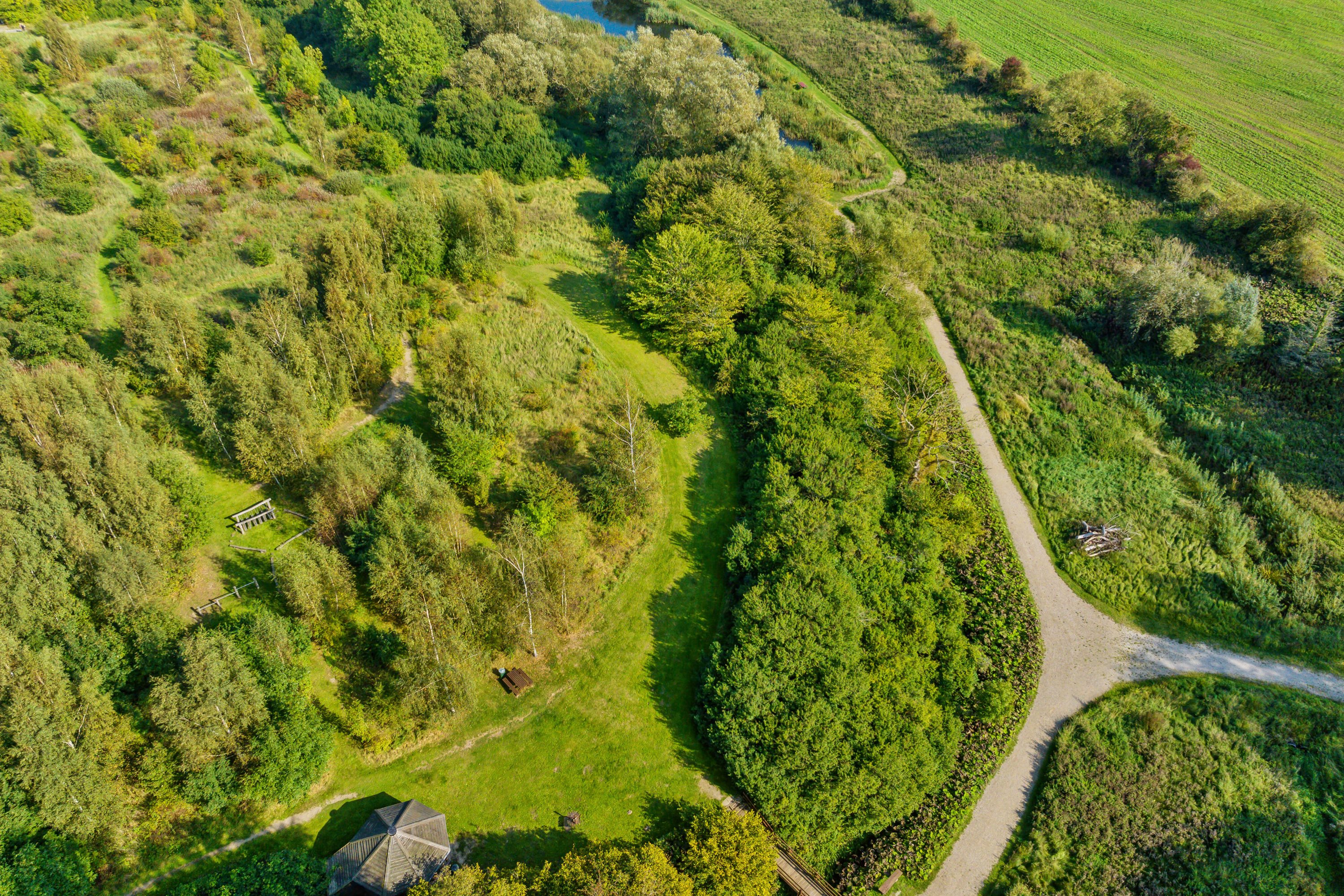 Fremhævet luftfoto billede i fuldskærmstilstand. Billede af Præstevænget 1A, 1B., 4735 Mern