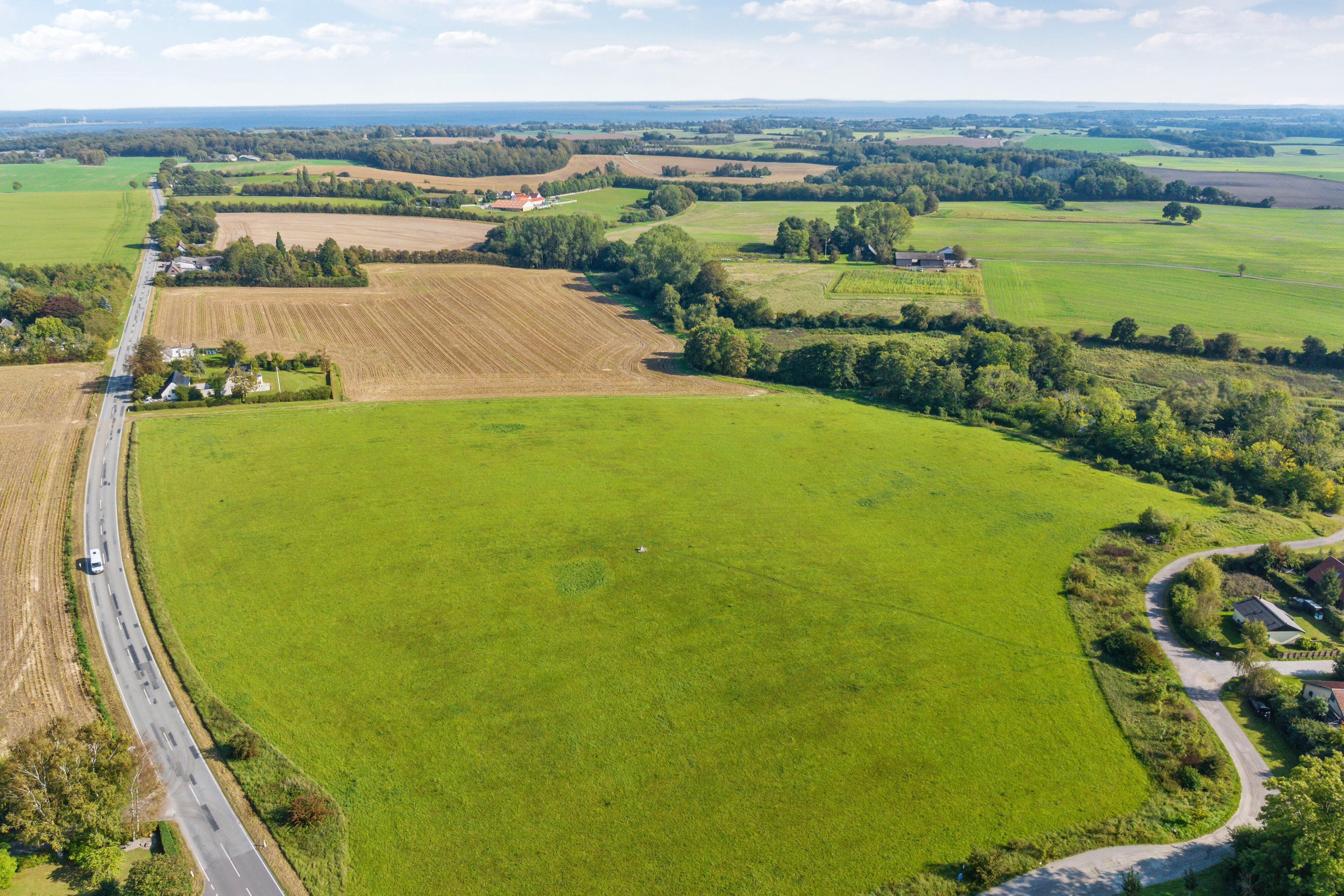 Fremhævet luftfoto billede i fuldskærmstilstand. Billede af Præstevænget 1A, 1B., 4735 Mern