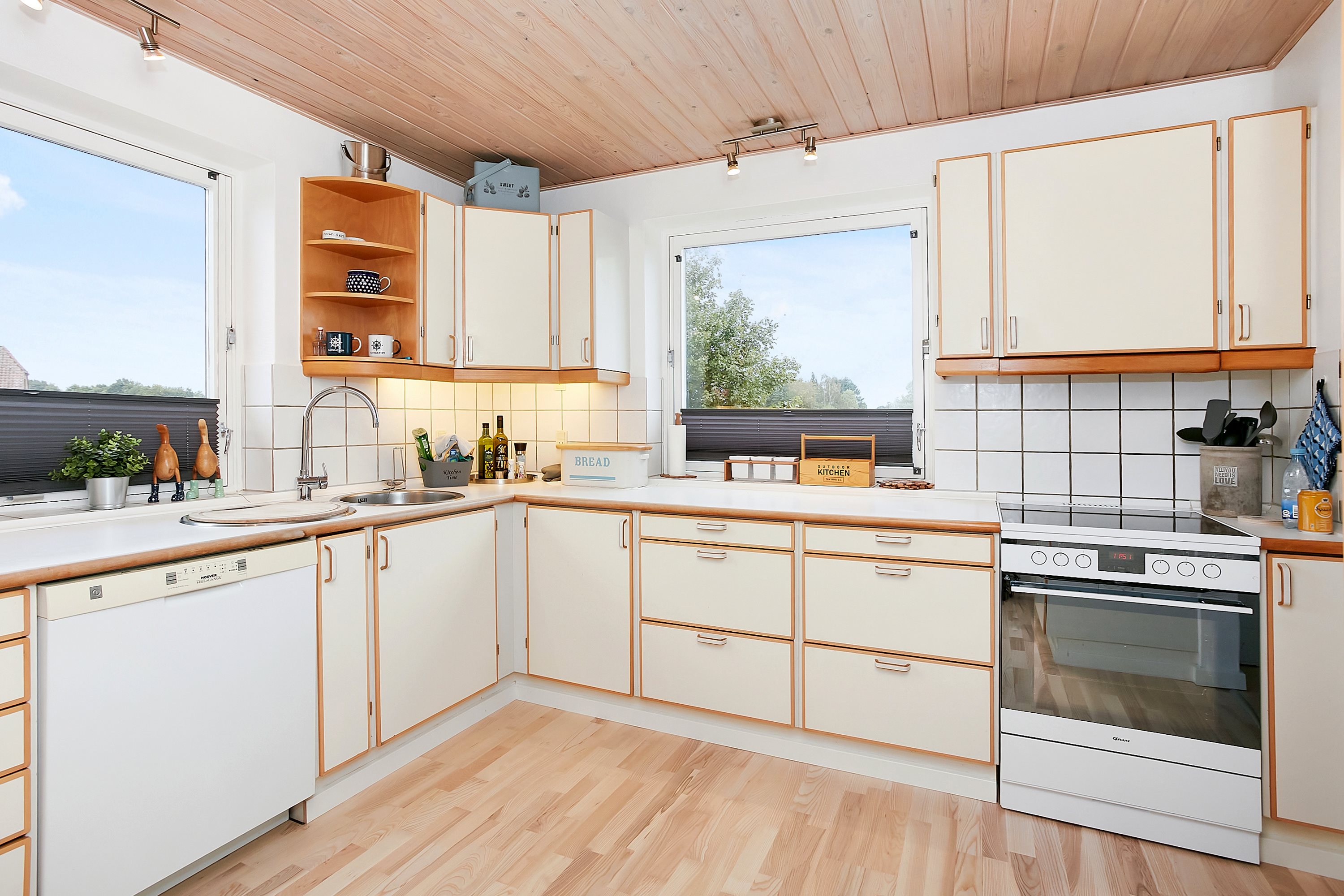 Fremhævet køkken billede i fuldskærmstilstand. Billede af Vejlevej 33, Vesterby, 7130 Juelsminde