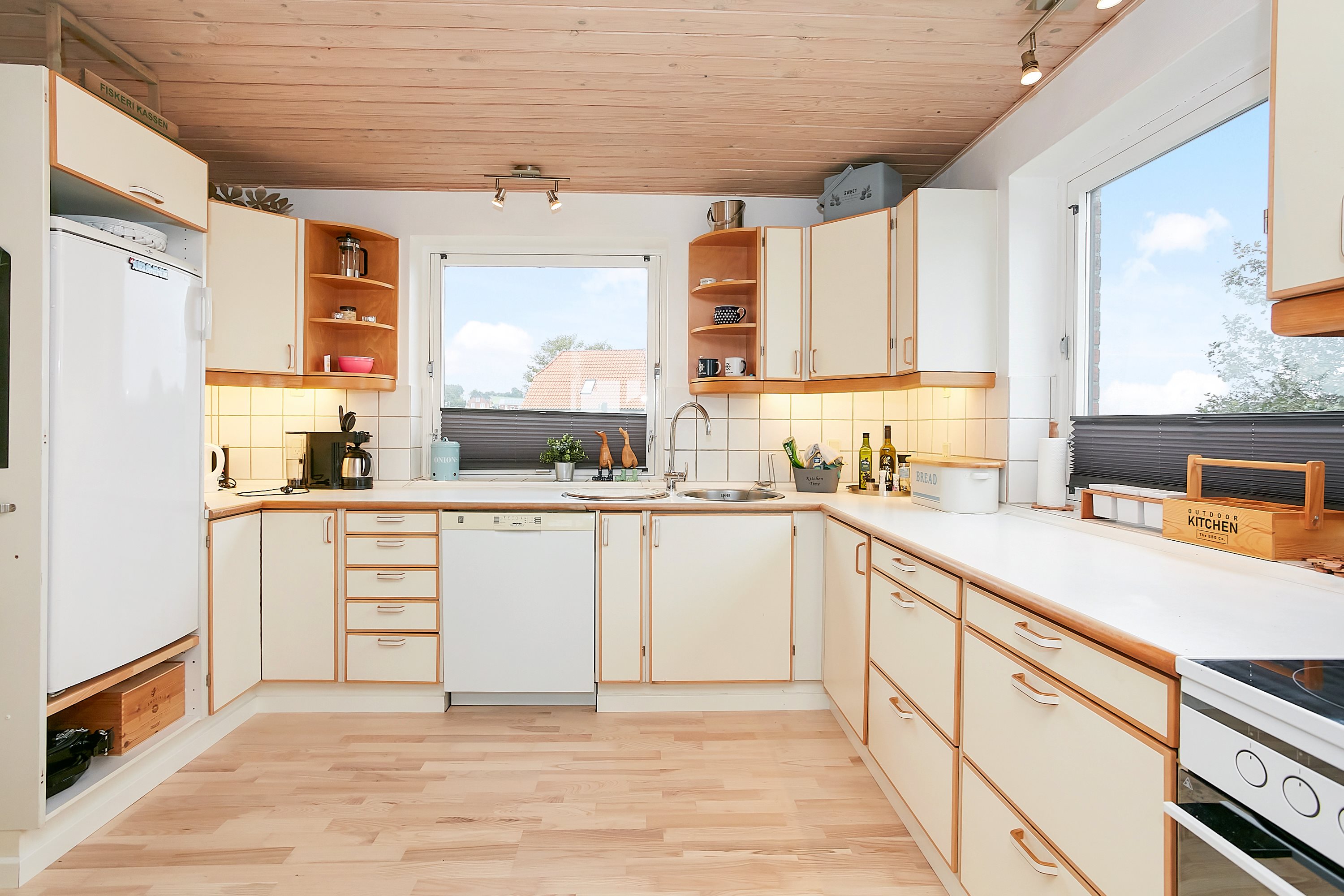 Fremhævet køkken billede i fuldskærmstilstand. Billede af Vejlevej 33, Vesterby, 7130 Juelsminde