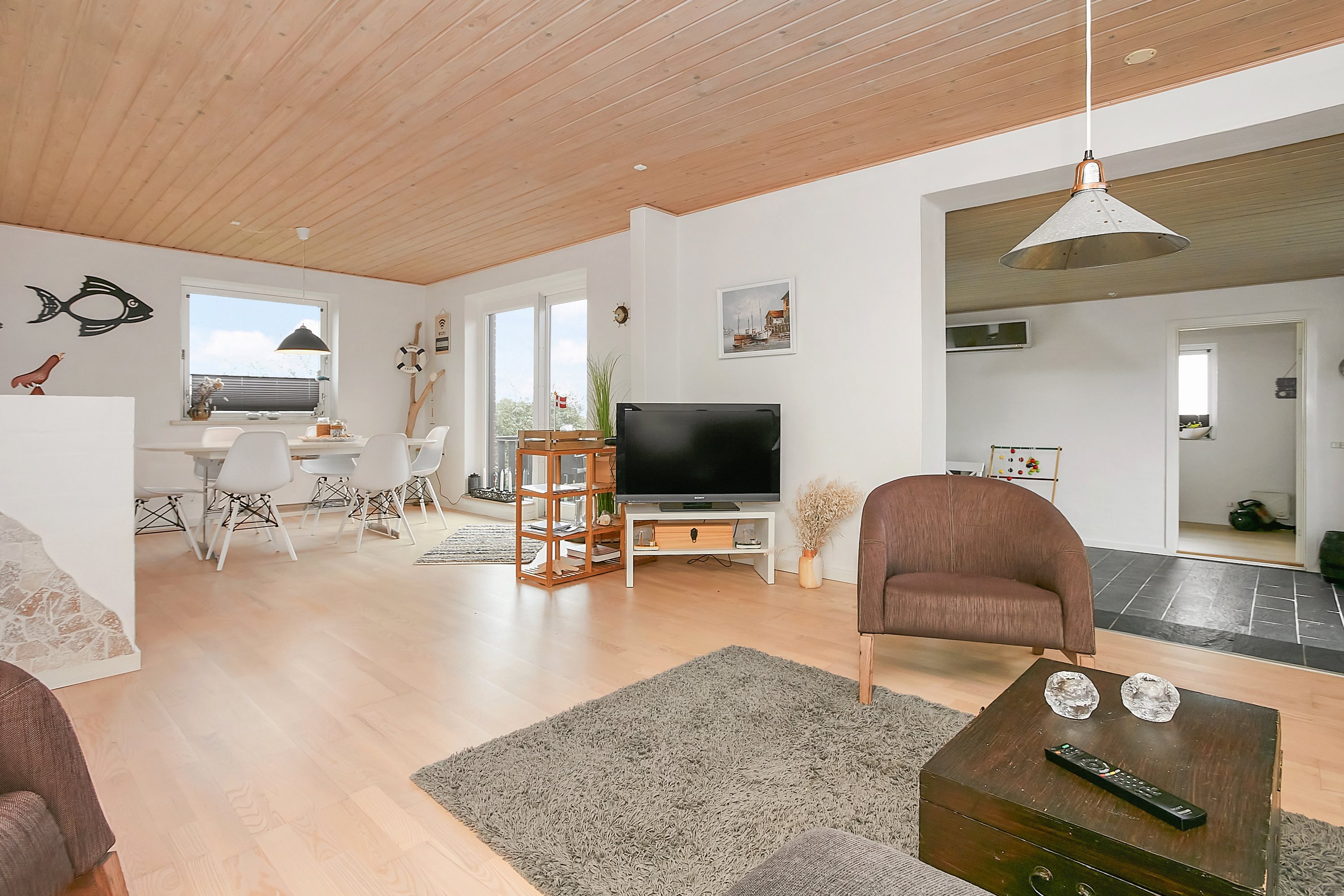 Fremhævet stue billede i fuldskærmstilstand. Billede af Vejlevej 33, Vesterby, 7130 Juelsminde