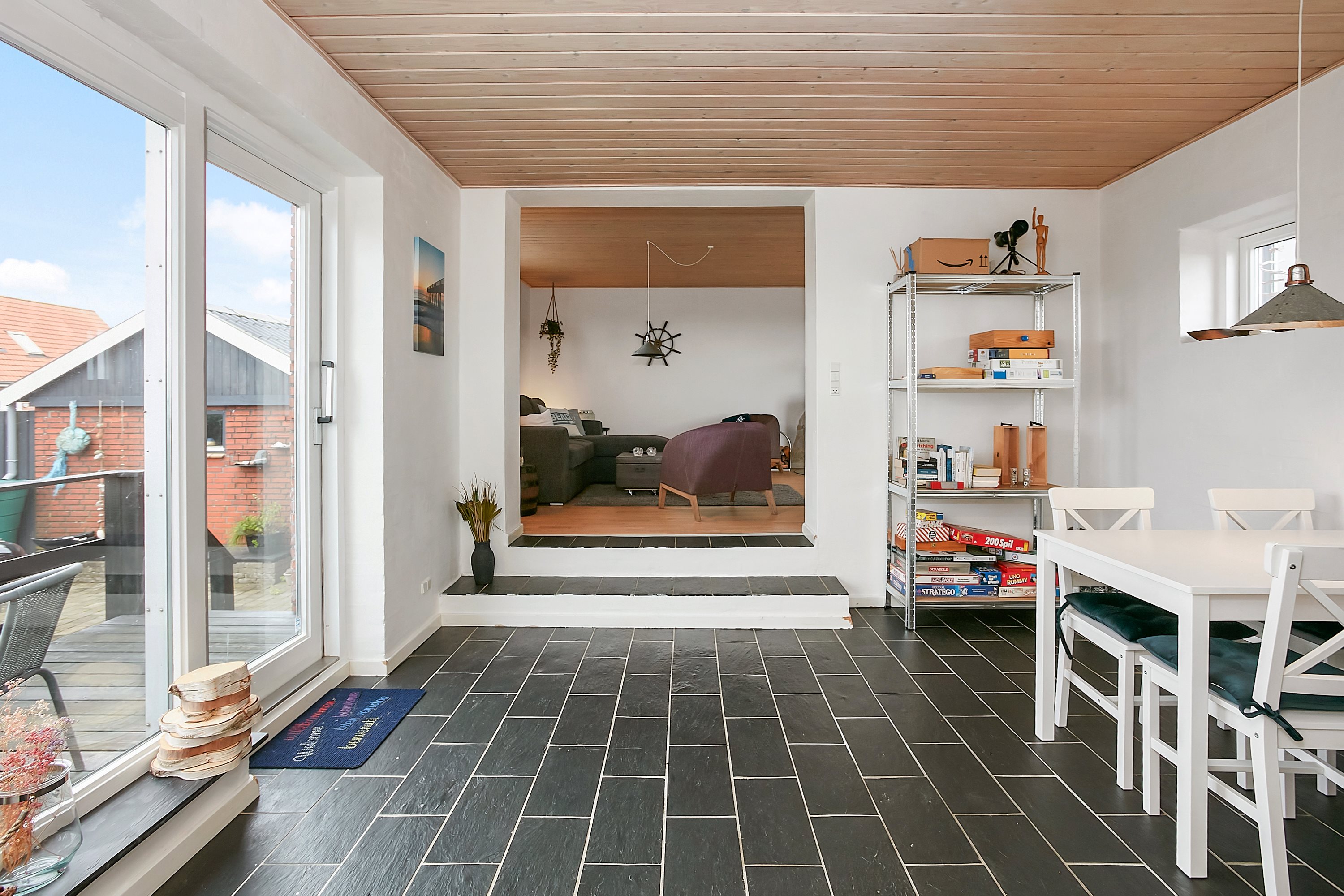 Fremhævet stue billede i fuldskærmstilstand. Billede af Vejlevej 33, Vesterby, 7130 Juelsminde