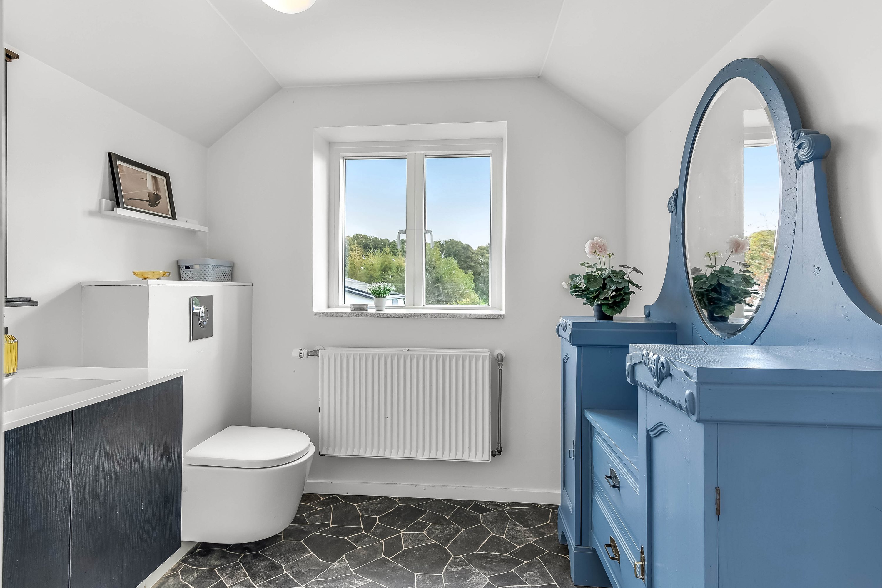 Fremhævet toilet billede i fuldskærmstilstand. Billede af Hindskovvej 31, Thyregod, 7323 Give