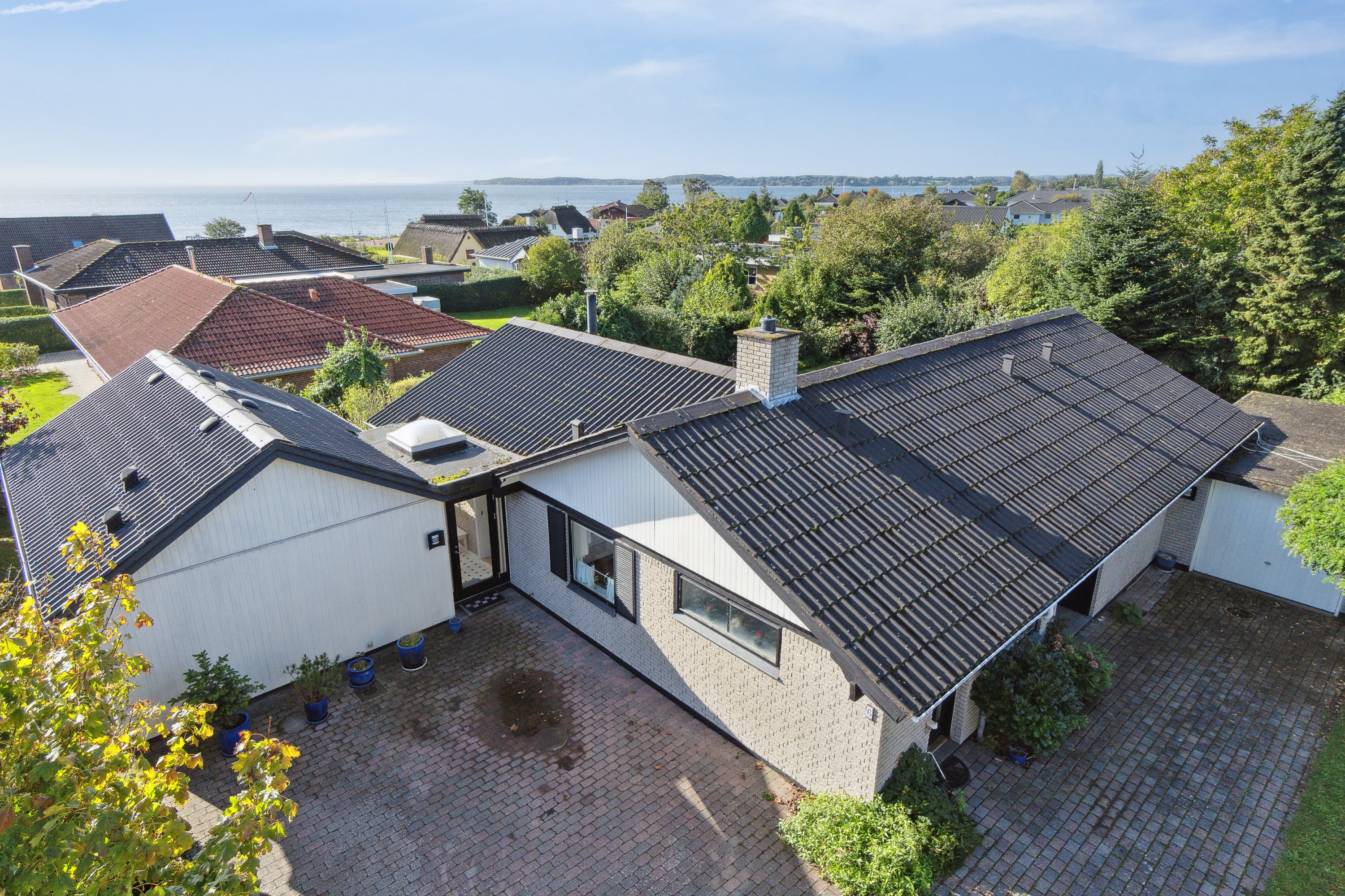 Fremhævet set fra vejen billede i fuldskærmstilstand. Billede af Åbyskovtoften 6, 5881 Skårup Fyn