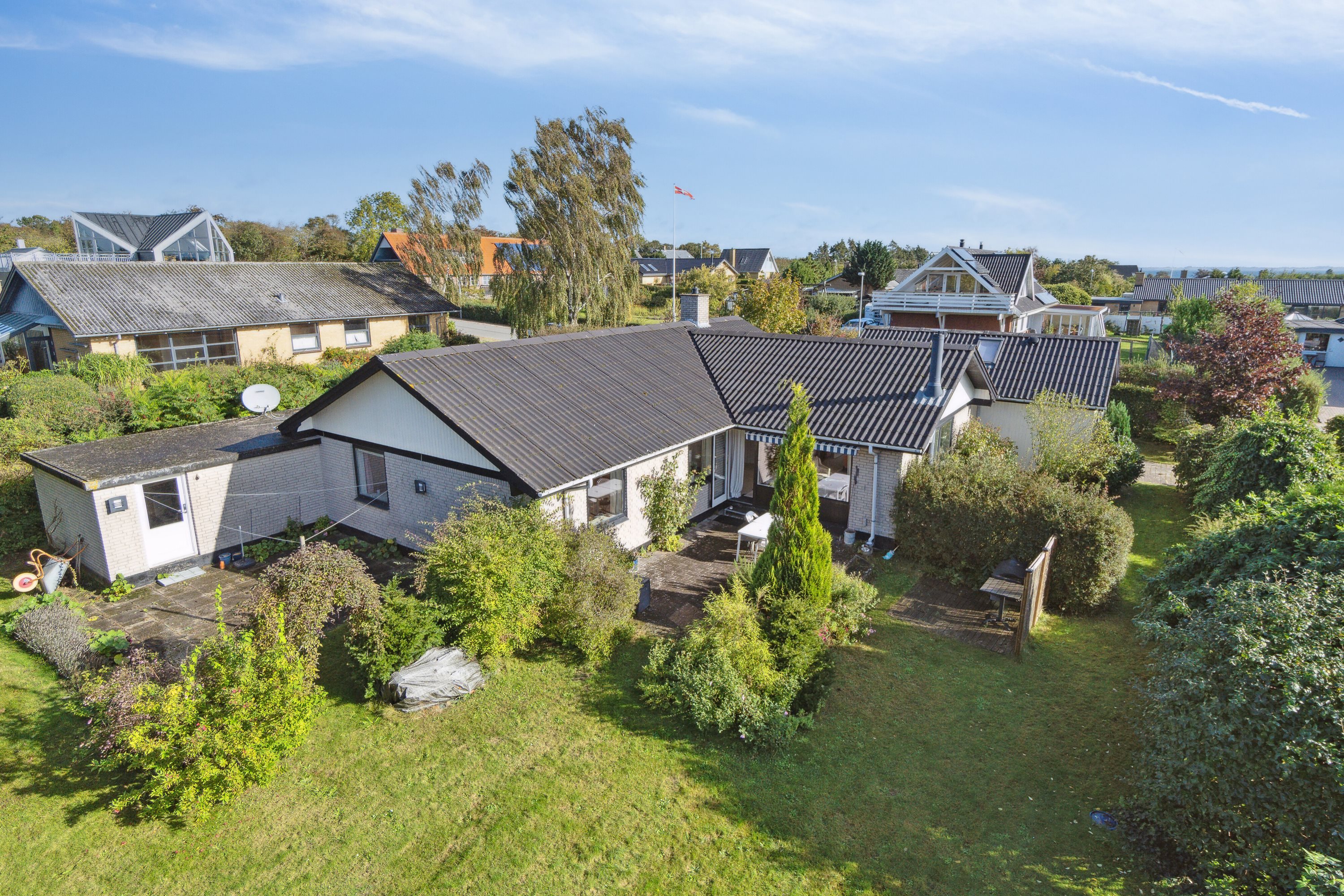 Fremhævet set fra haven billede i fuldskærmstilstand. Billede af Åbyskovtoften 6, 5881 Skårup Fyn