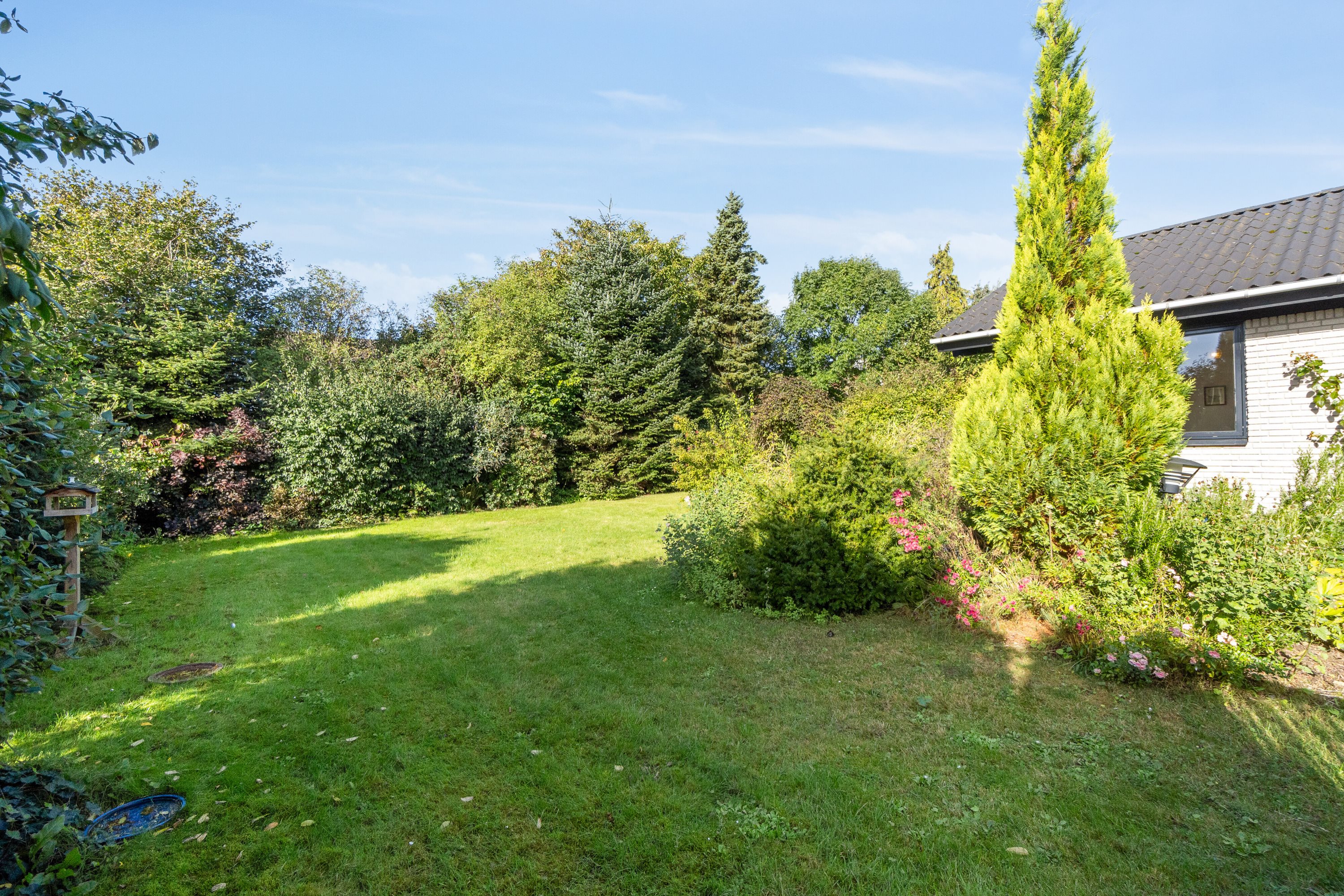 Fremhævet set fra haven billede i fuldskærmstilstand. Billede af Åbyskovtoften 6, 5881 Skårup Fyn