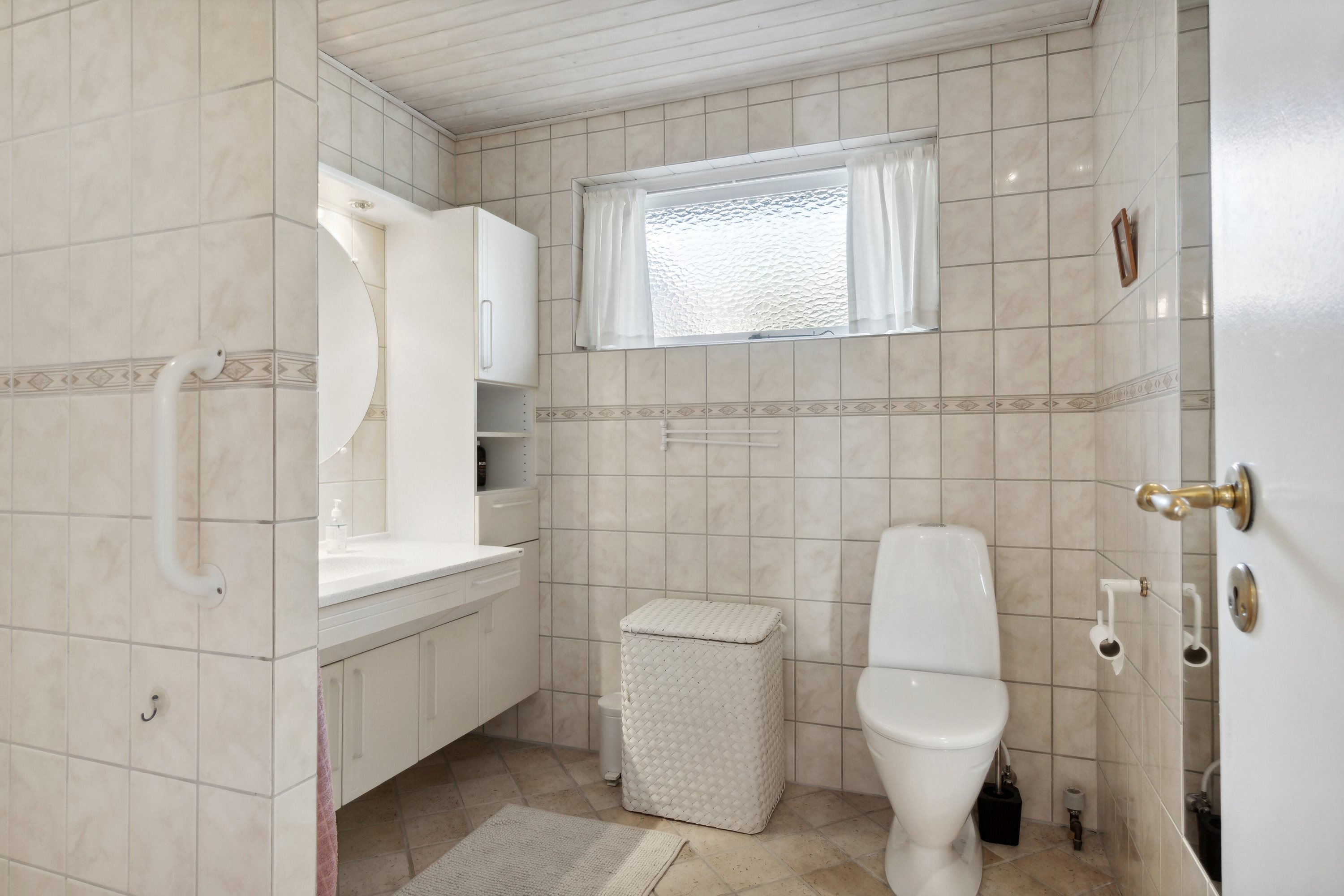 Fremhævet badeværelse billede i fuldskærmstilstand. Billede af Åbyskovtoften 6, 5881 Skårup Fyn