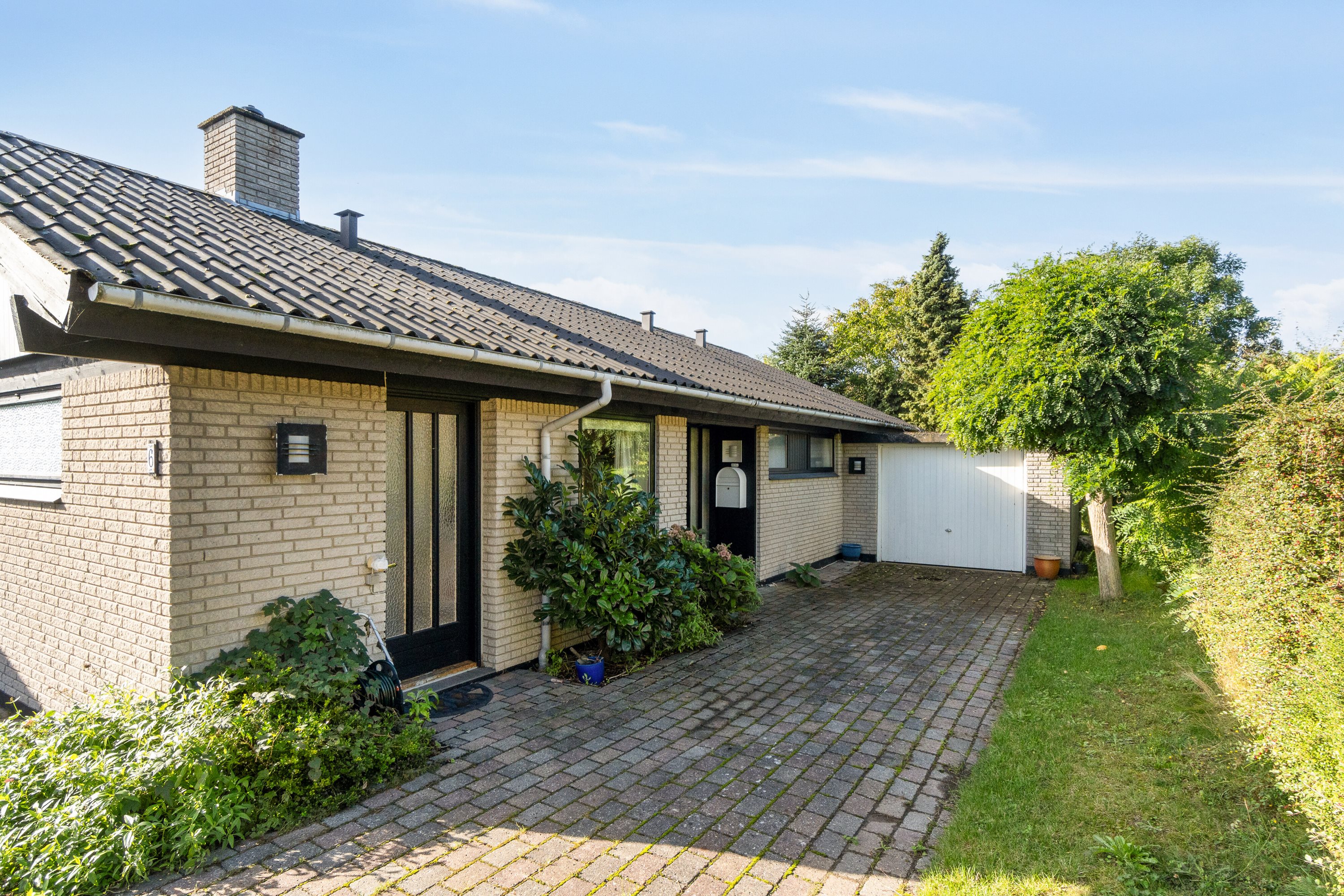 Fremhævet set fra vejen billede i fuldskærmstilstand. Billede af Åbyskovtoften 6, 5881 Skårup Fyn