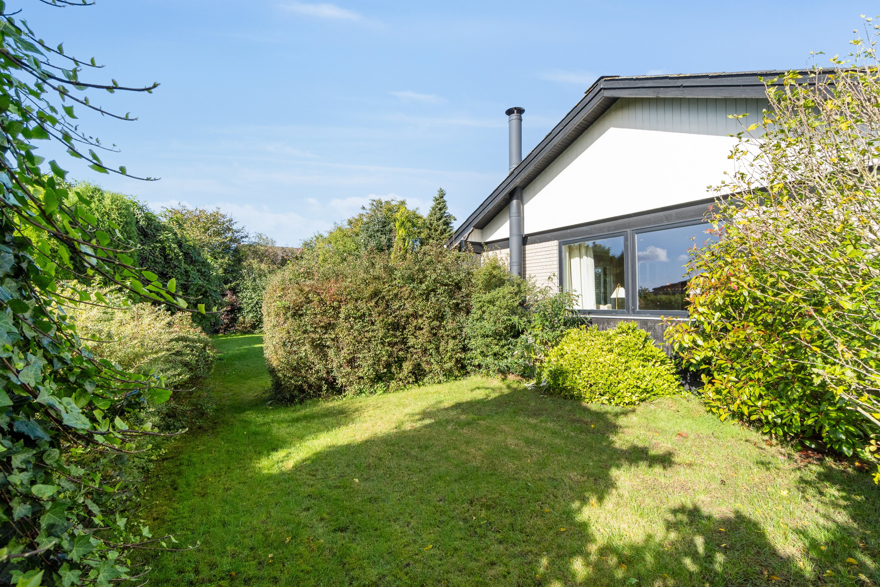 Fremhævet set fra haven billede i fuldskærmstilstand. Billede af Åbyskovtoften 6, 5881 Skårup Fyn