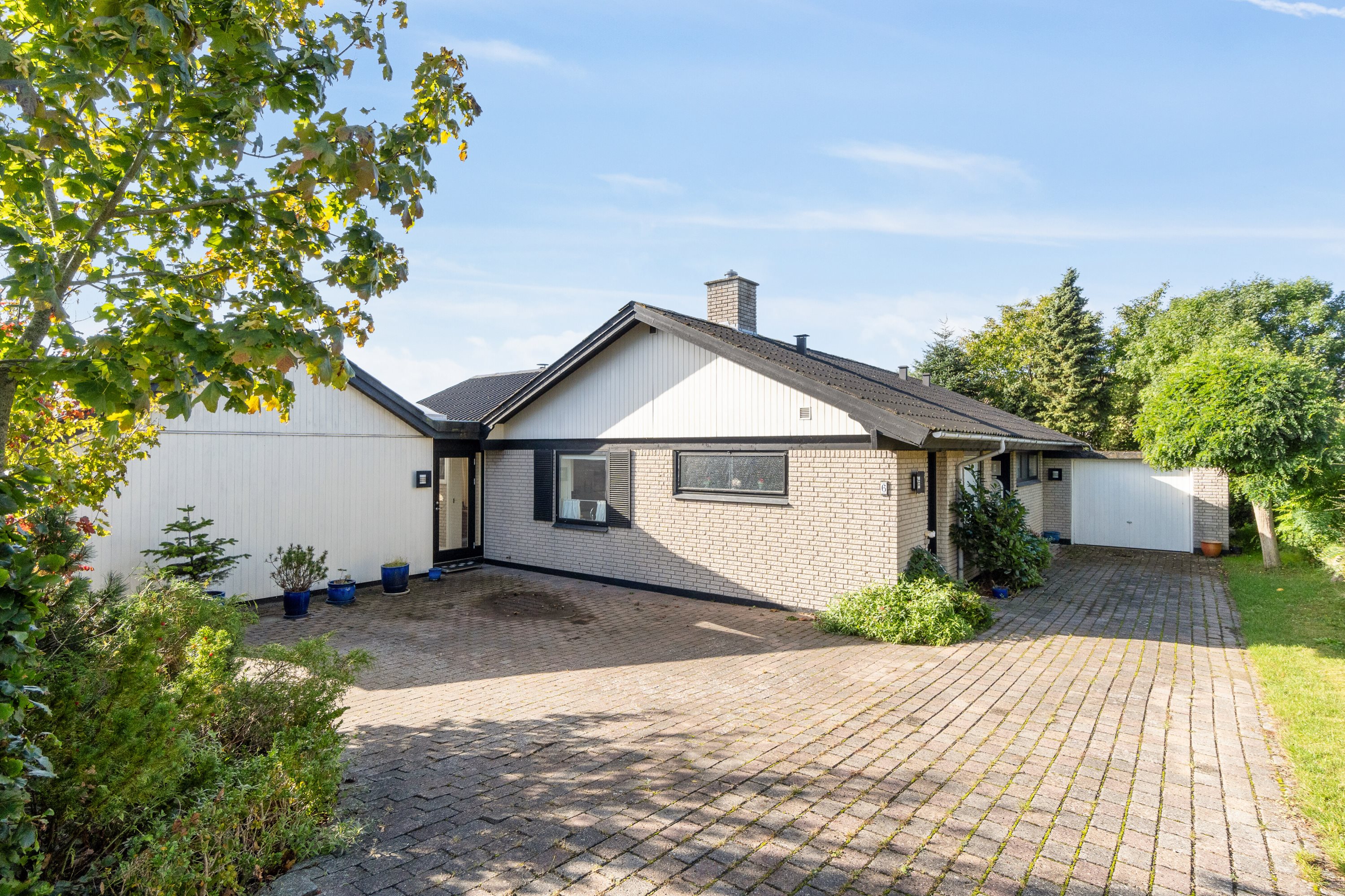 Fremhævet set fra vejen billede i fuldskærmstilstand. Billede af Åbyskovtoften 6, 5881 Skårup Fyn