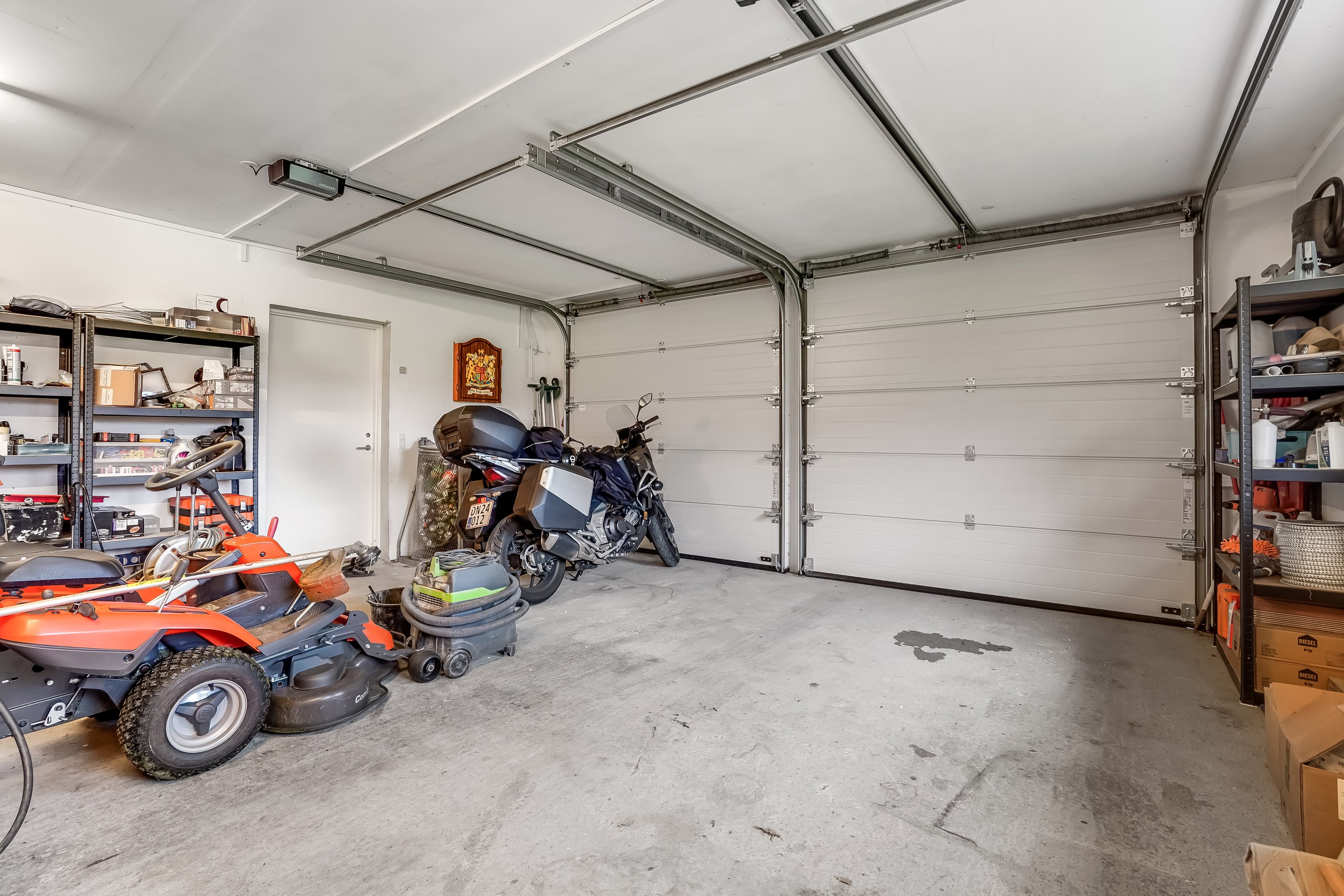 Fremhævet garage billede i fuldskærmstilstand. Billede af Kyndesens Eng 1, 7160 Tørring