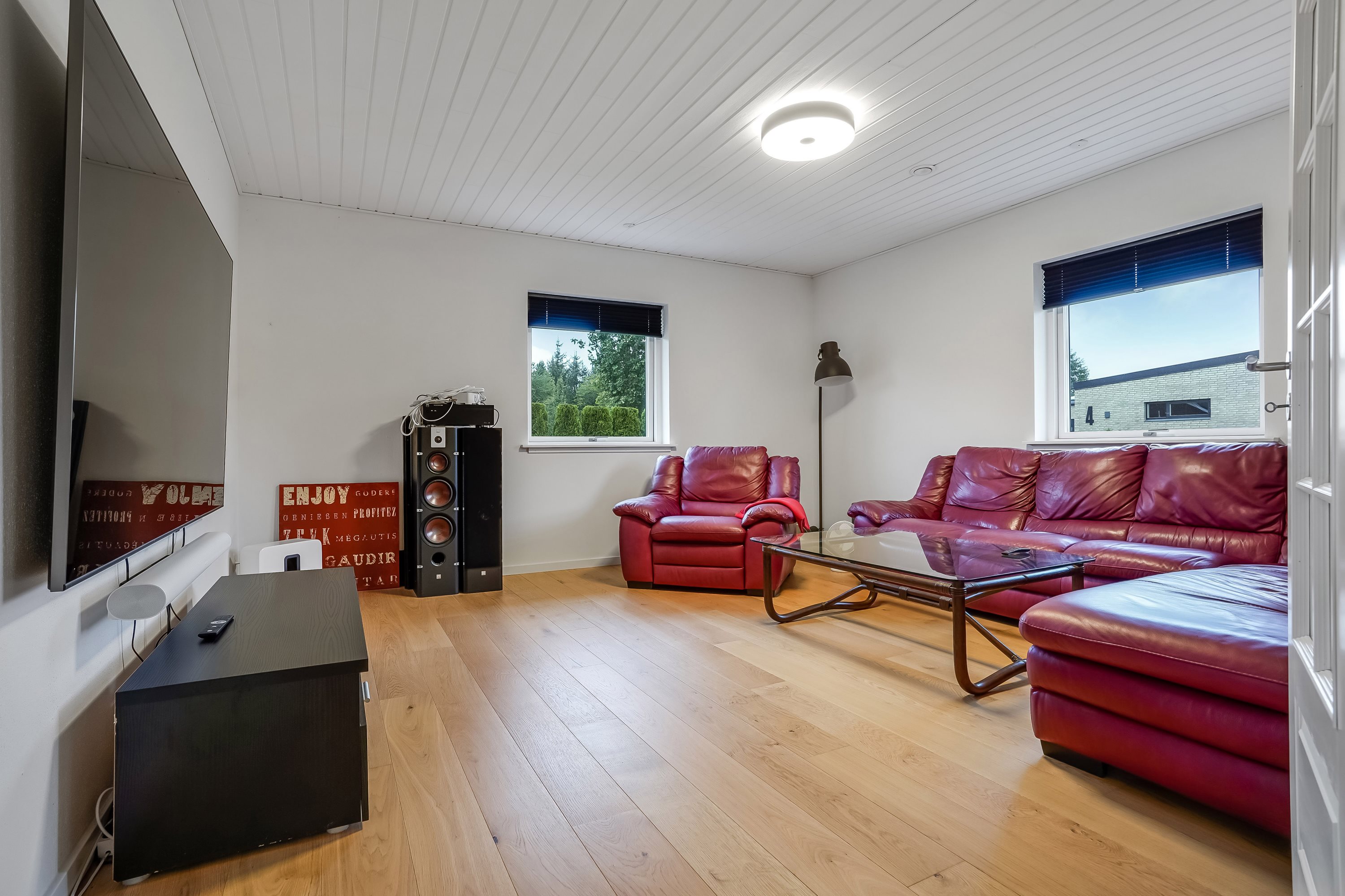 Fremhævet stue billede i fuldskærmstilstand. Billede af Kyndesens Eng 1, 7160 Tørring