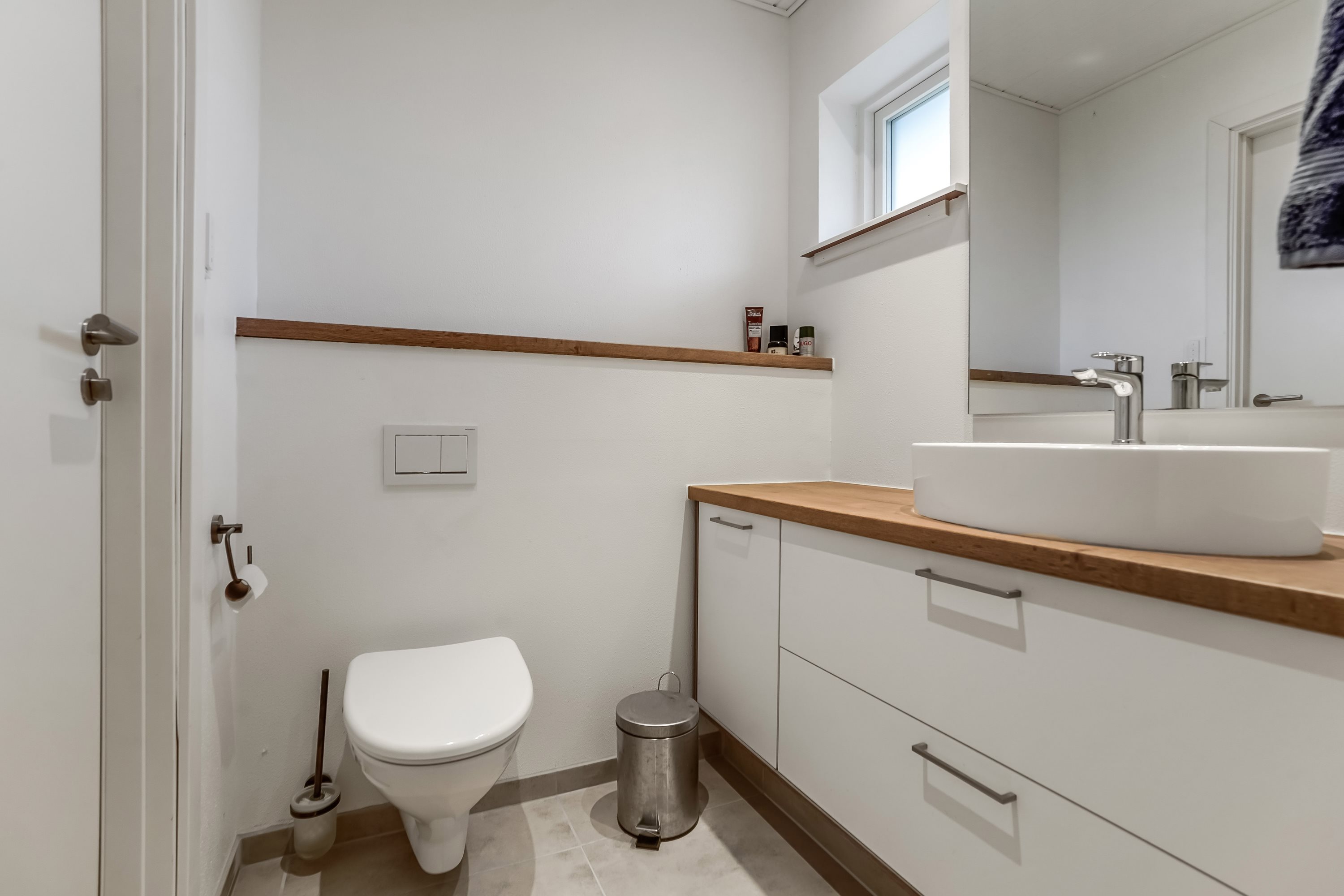 Fremhævet toilet billede i fuldskærmstilstand. Billede af Kyndesens Eng 1, 7160 Tørring