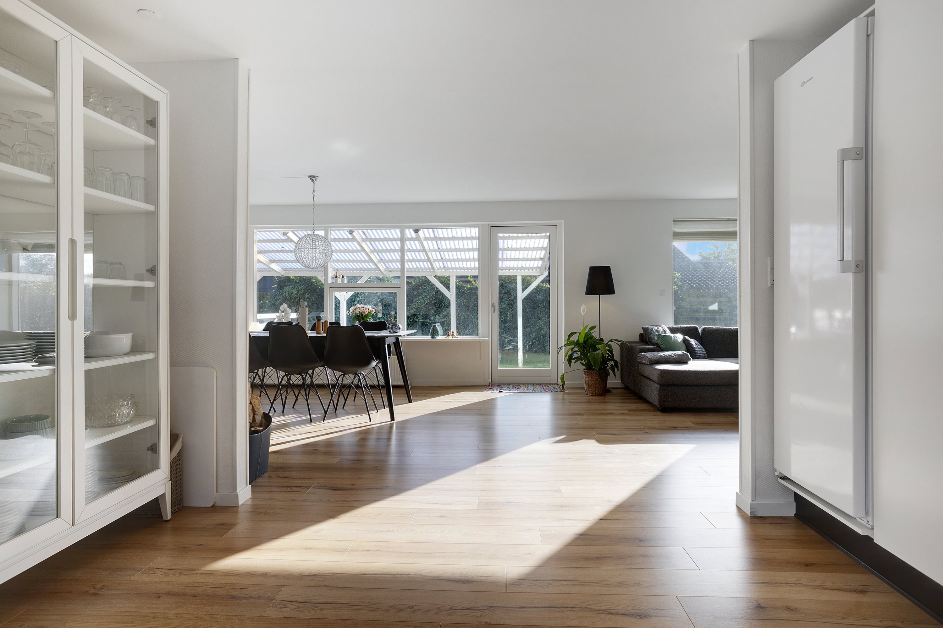 Fremhævet stue billede i fuldskærmstilstand. Billede af Egevej 4, Gærum, 9900 Frederikshavn