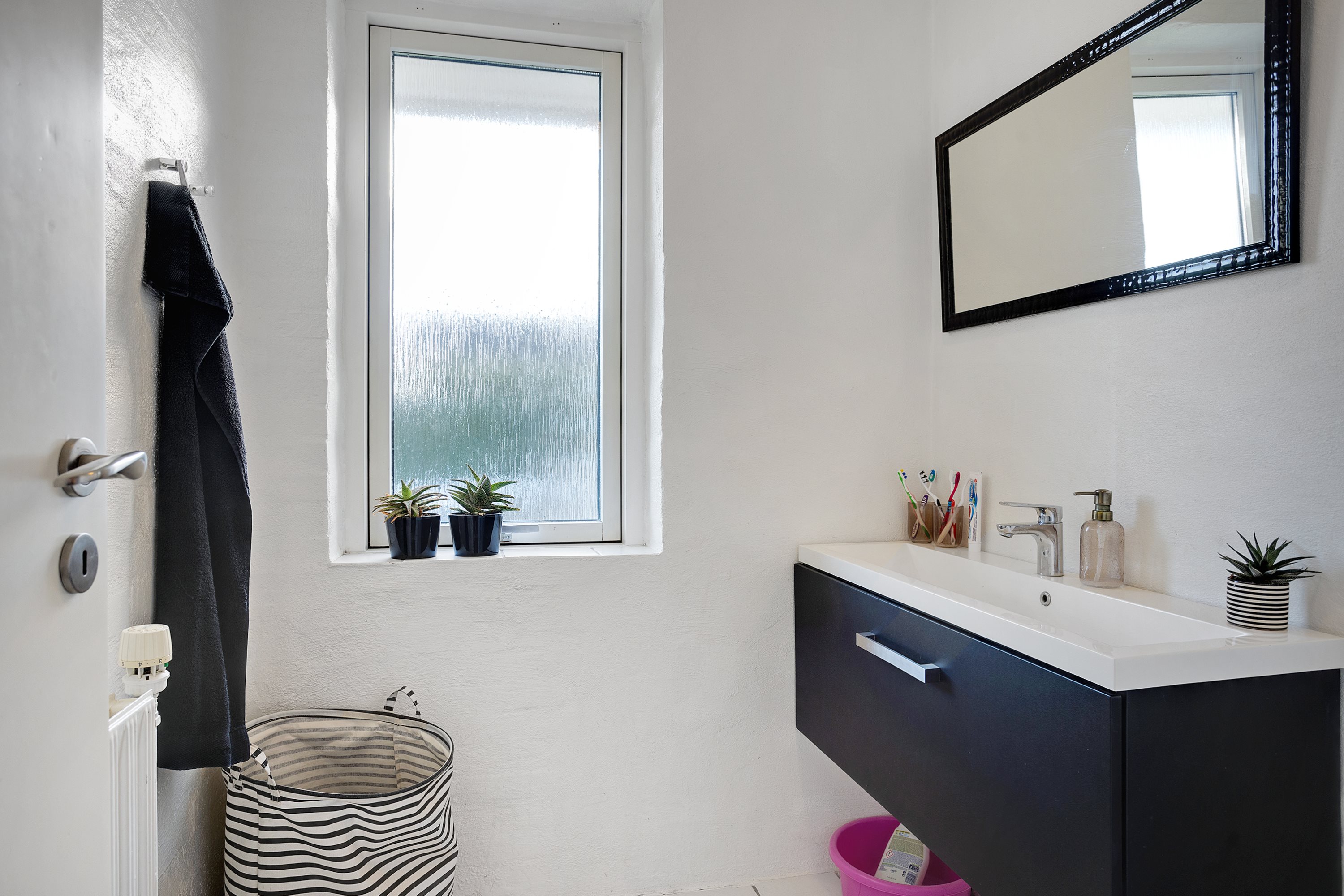 Fremhævet badeværelse billede i fuldskærmstilstand. Billede af Egevej 4, Gærum, 9900 Frederikshavn