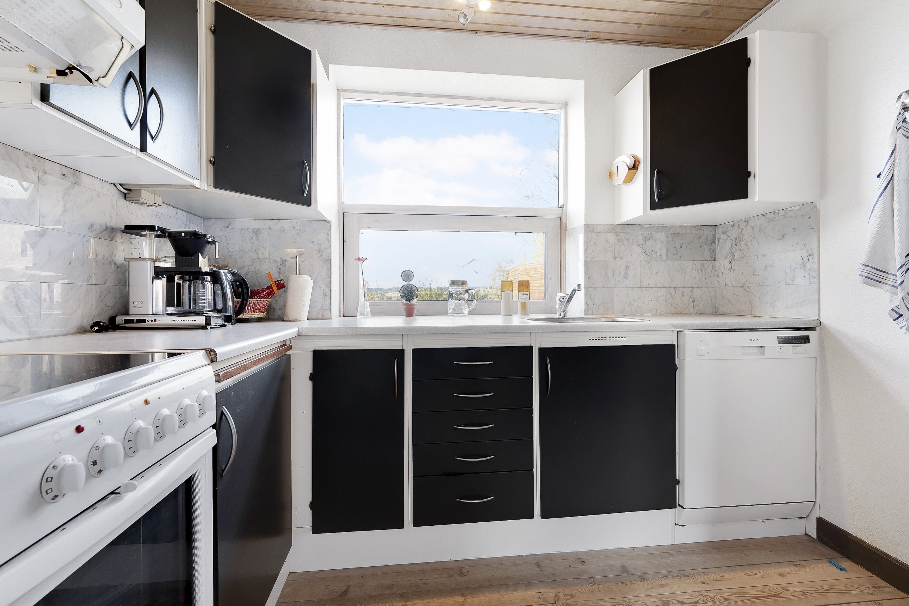 Fremhævet køkken billede i fuldskærmstilstand. Billede af Brogårdsvej 2, Balle, 8370 Hadsten