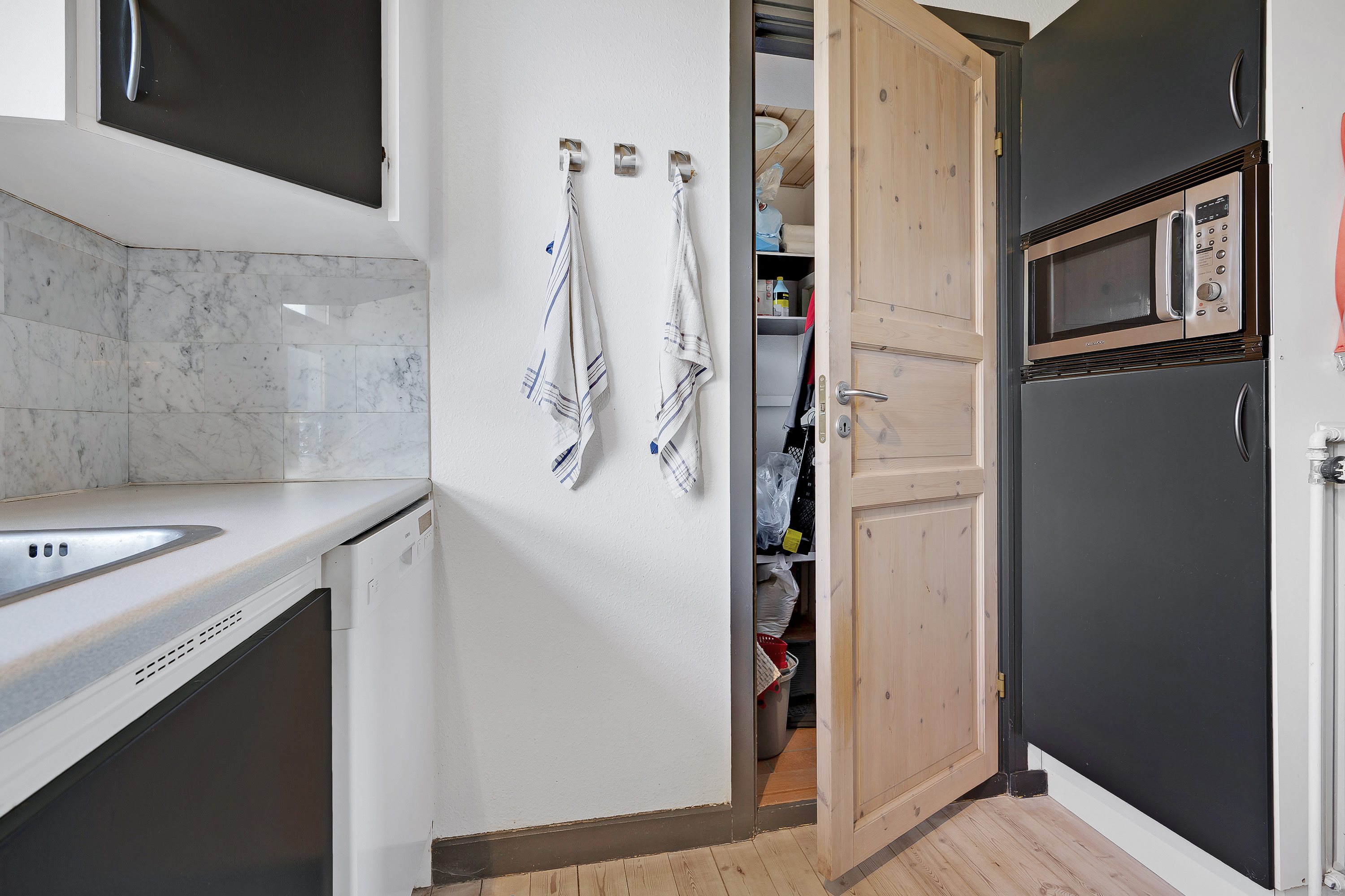 Fremhævet køkken billede i fuldskærmstilstand. Billede af Brogårdsvej 2, Balle, 8370 Hadsten