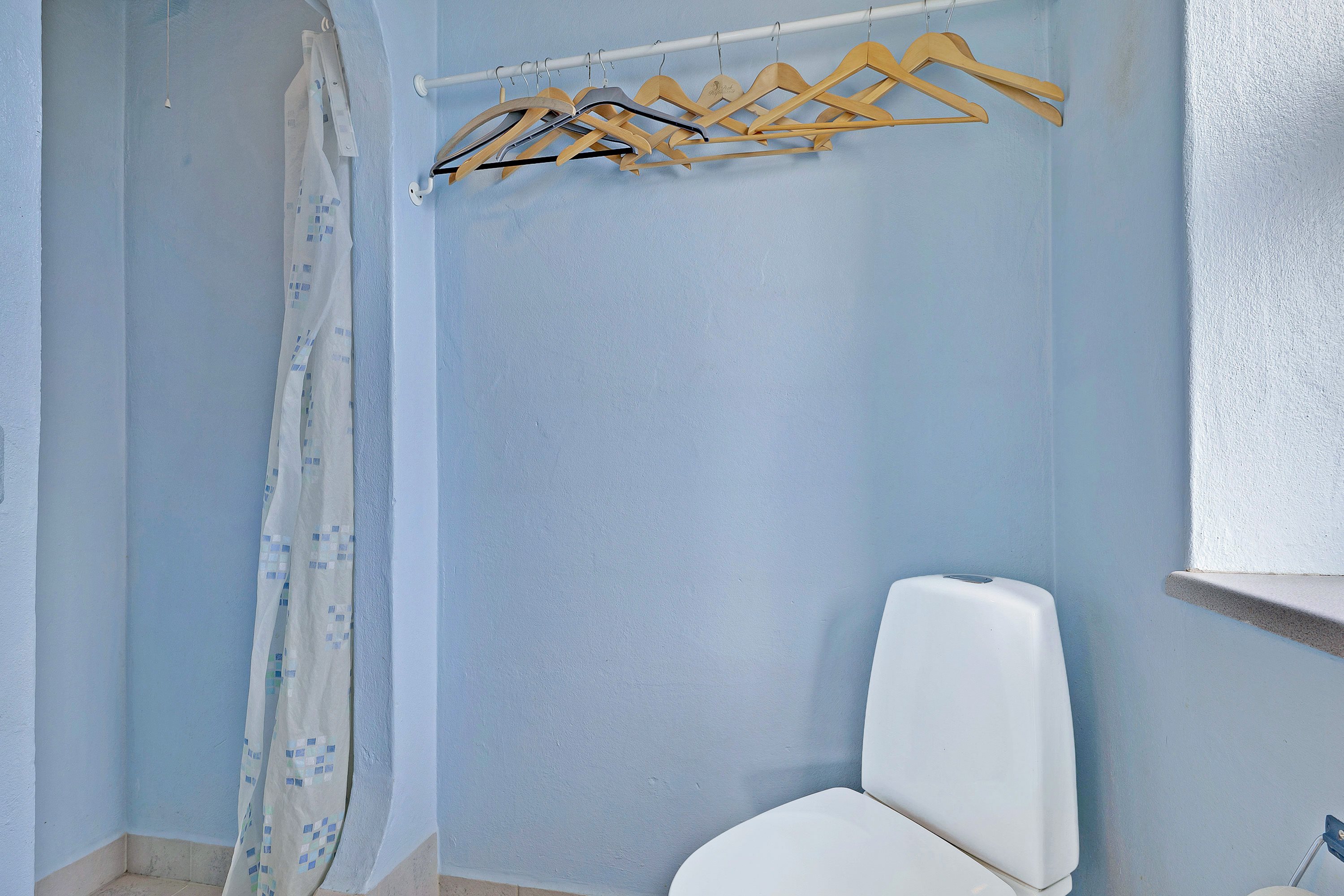 Fremhævet badeværelse billede i fuldskærmstilstand. Billede af Brogårdsvej 2, Balle, 8370 Hadsten