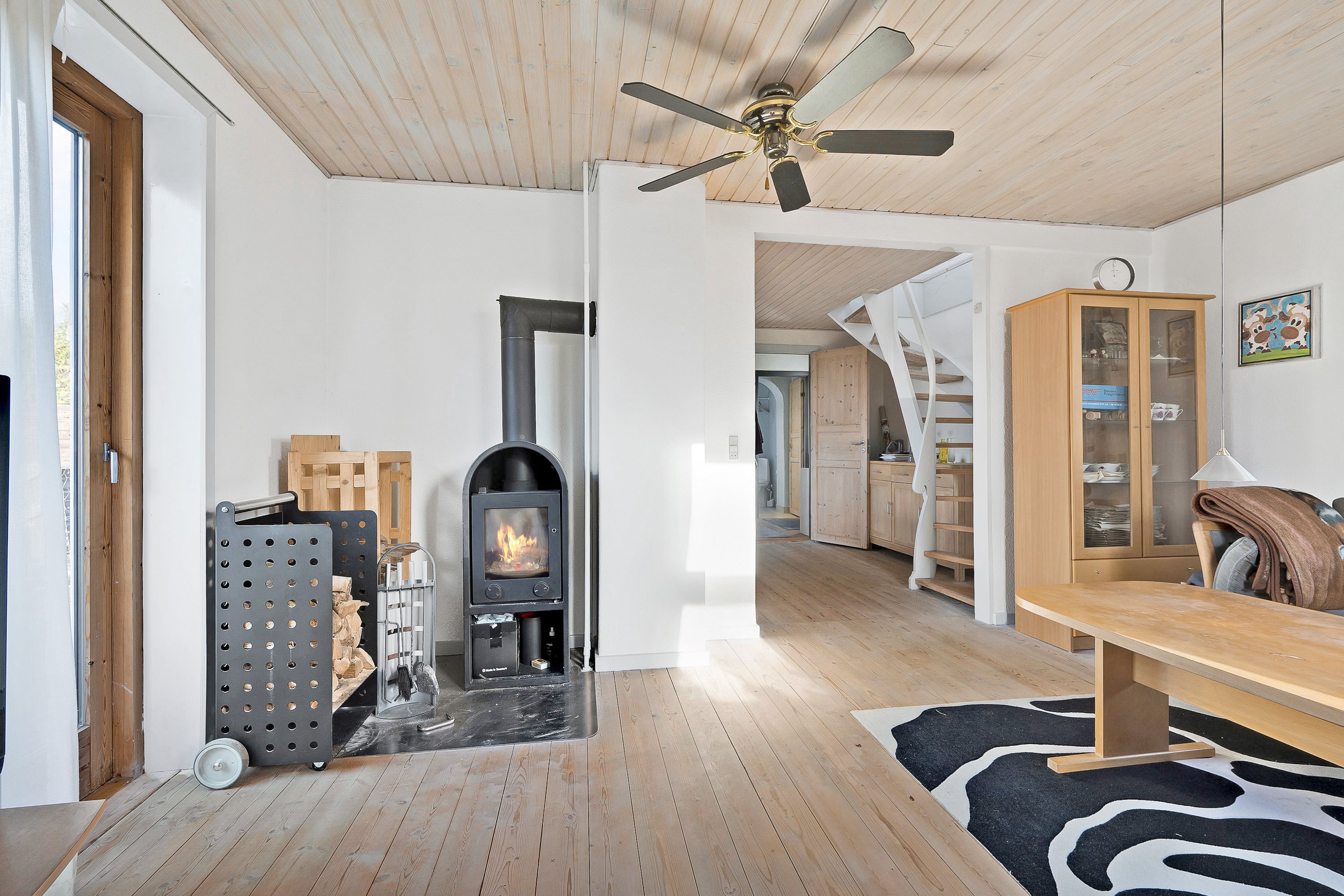 Fremhævet stue billede i fuldskærmstilstand. Billede af Brogårdsvej 2, Balle, 8370 Hadsten