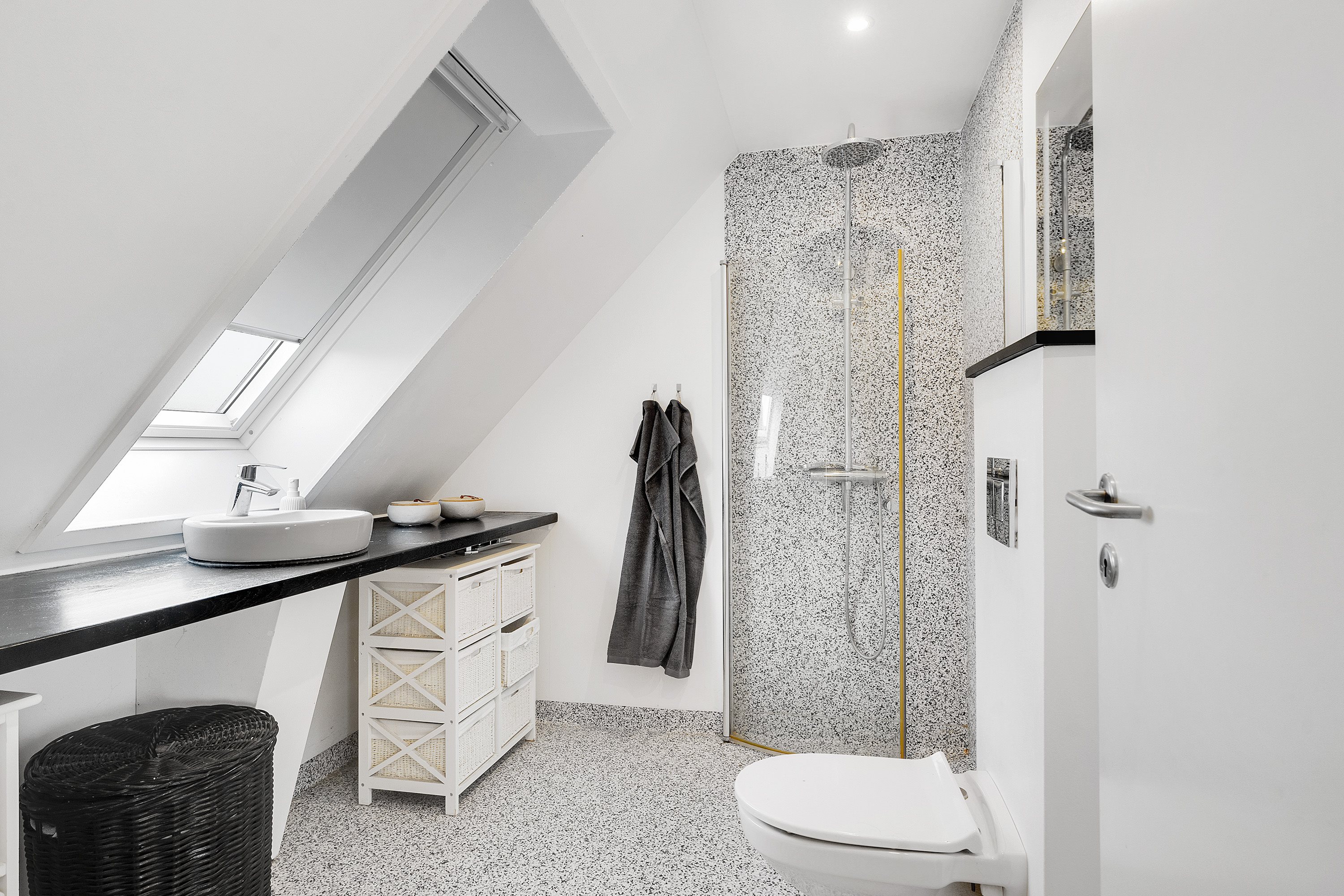 Fremhævet badeværelse billede i fuldskærmstilstand. Billede af Gyvelvej 5, 8930 Randers NØ