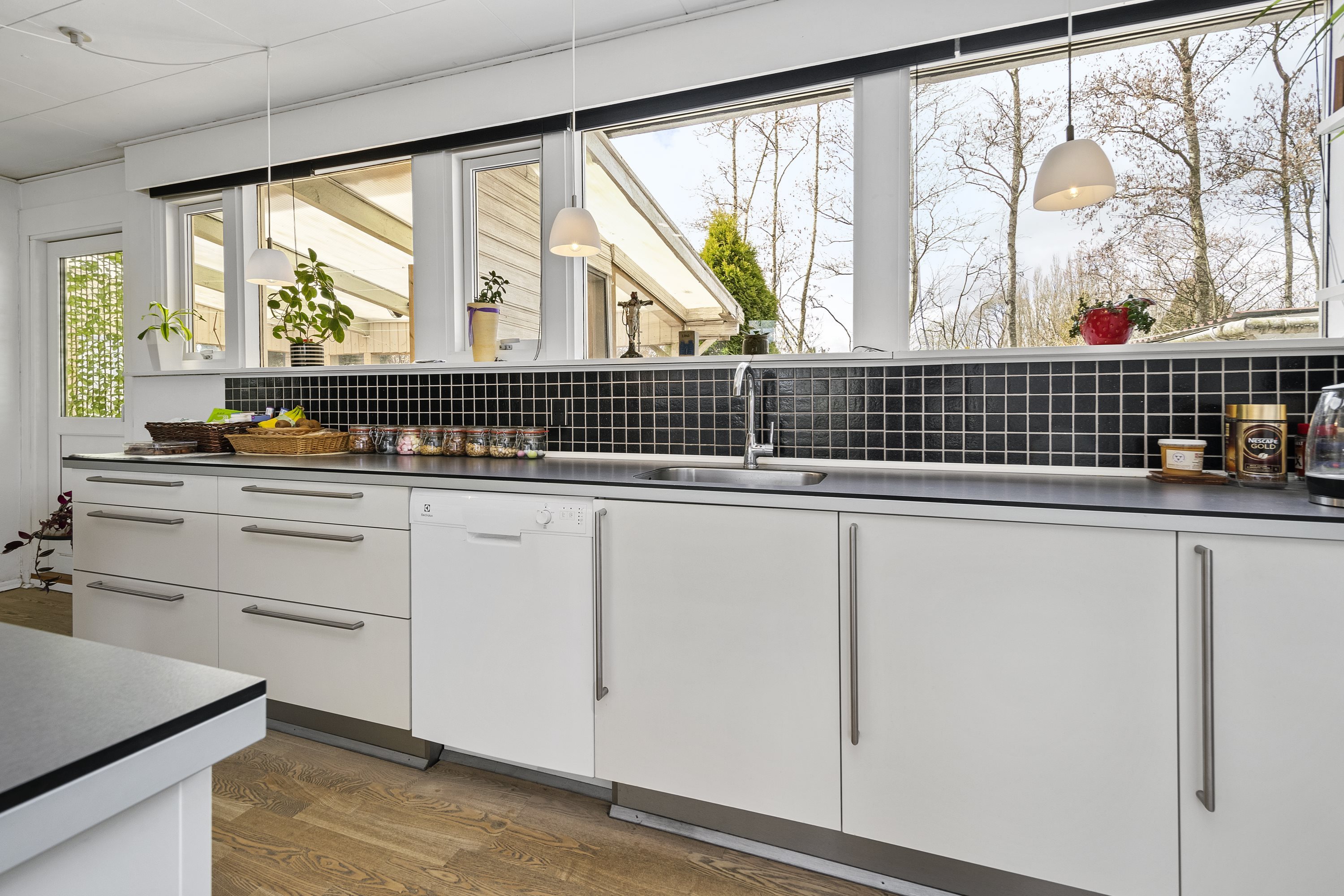 Fremhævet køkken billede i fuldskærmstilstand. Billede af Gammelgårdsvej 24, 7321 Gadbjerg