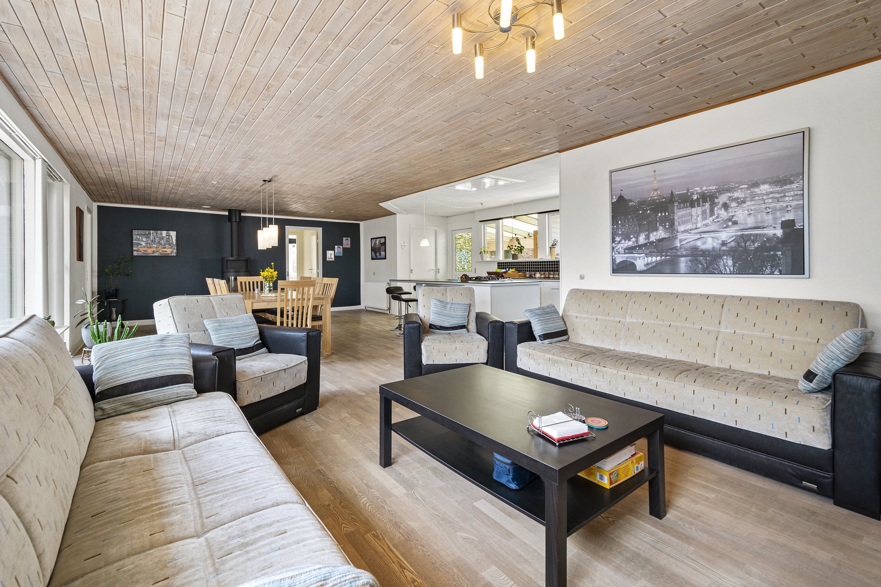 Fremhævet stue billede i fuldskærmstilstand. Billede af Gammelgårdsvej 24, 7321 Gadbjerg