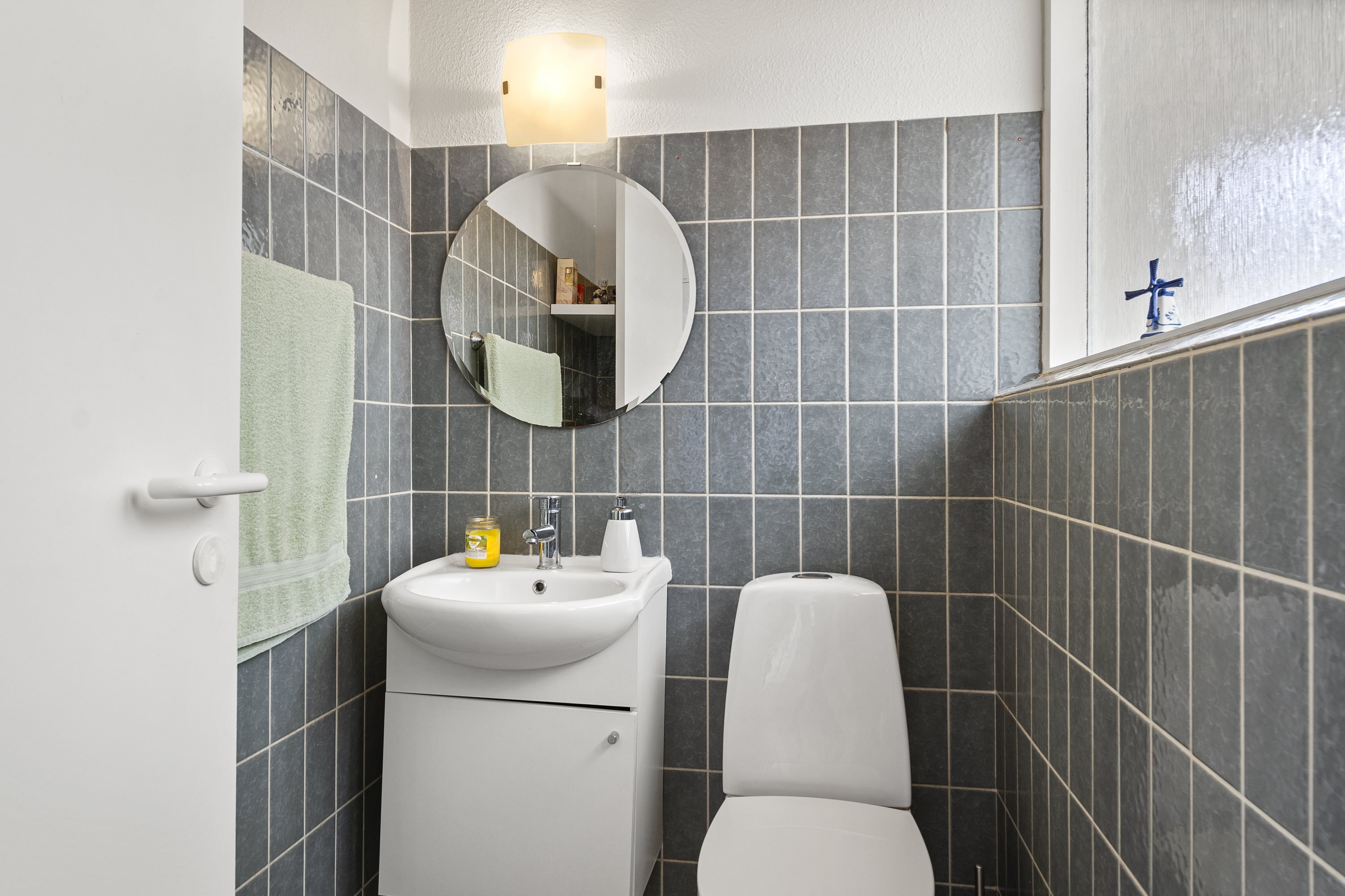 Fremhævet toilet billede i fuldskærmstilstand. Billede af Gammelgårdsvej 24, 7321 Gadbjerg