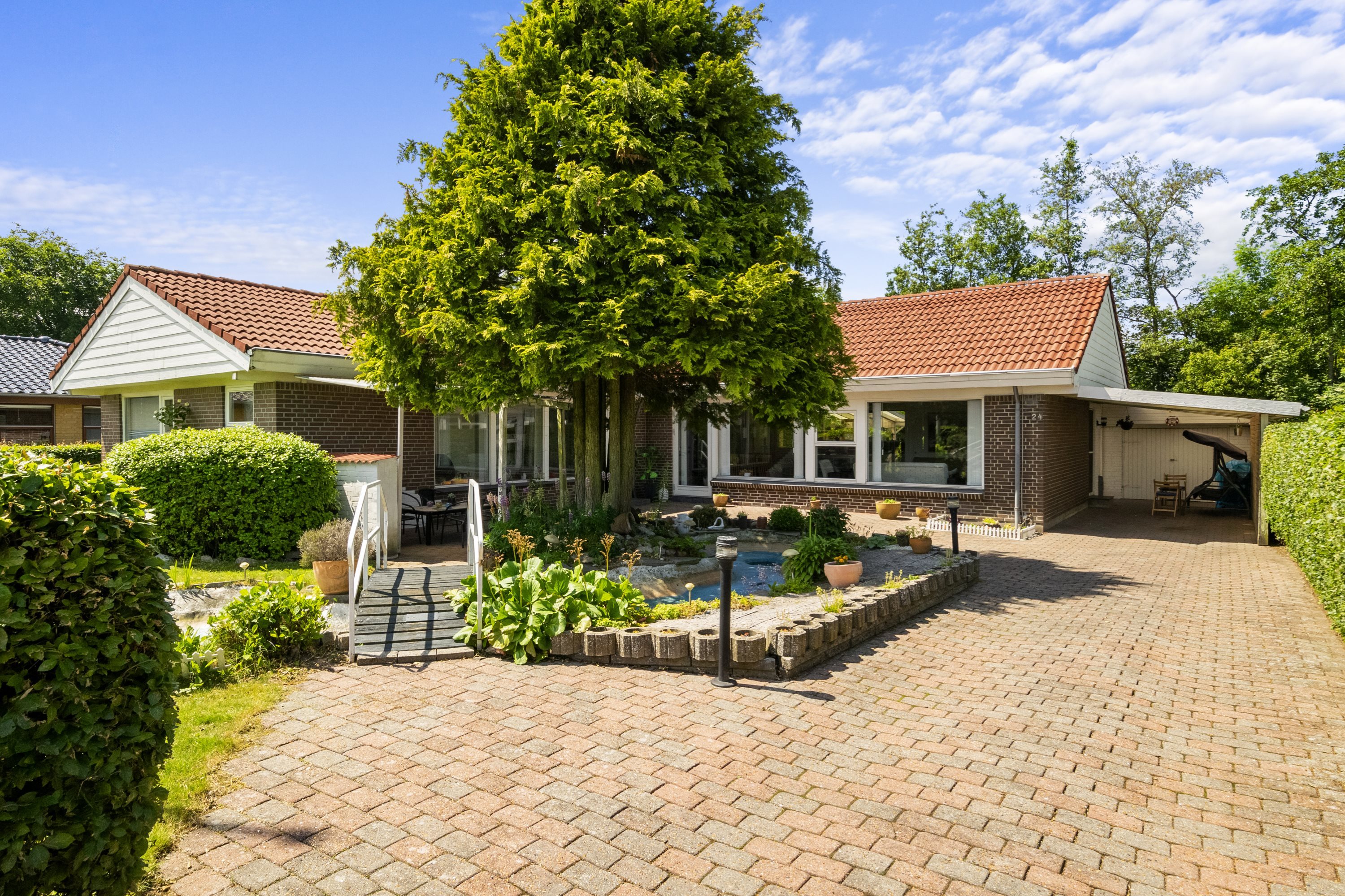 Fremhævet forhave billede i fuldskærmstilstand. Billede af Gammelgårdsvej 24, 7321 Gadbjerg