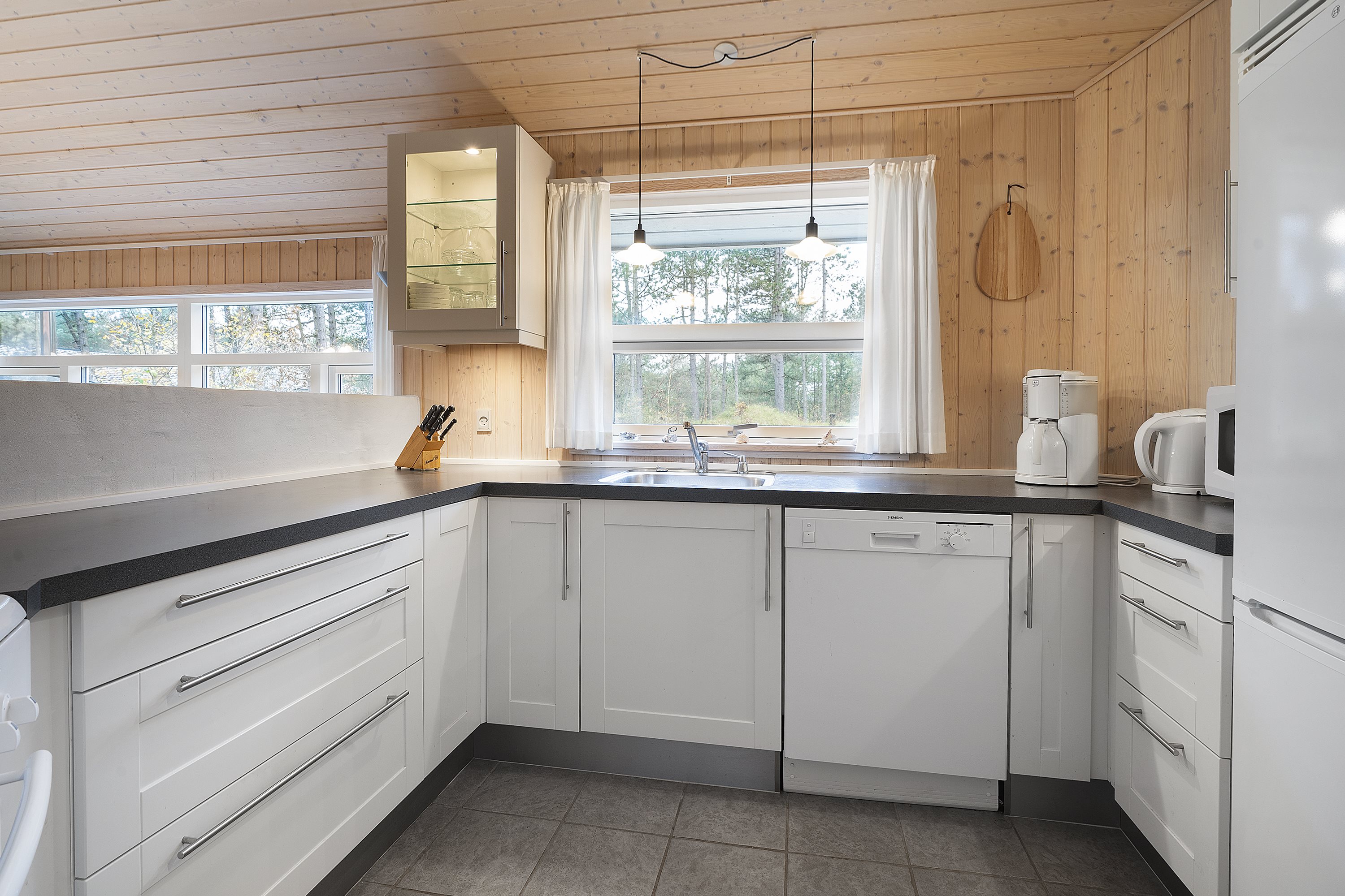 Fremhævet køkken billede i fuldskærmstilstand. Billede af Sortebærvej 26, Fuglsang Str, 8500 Grenaa