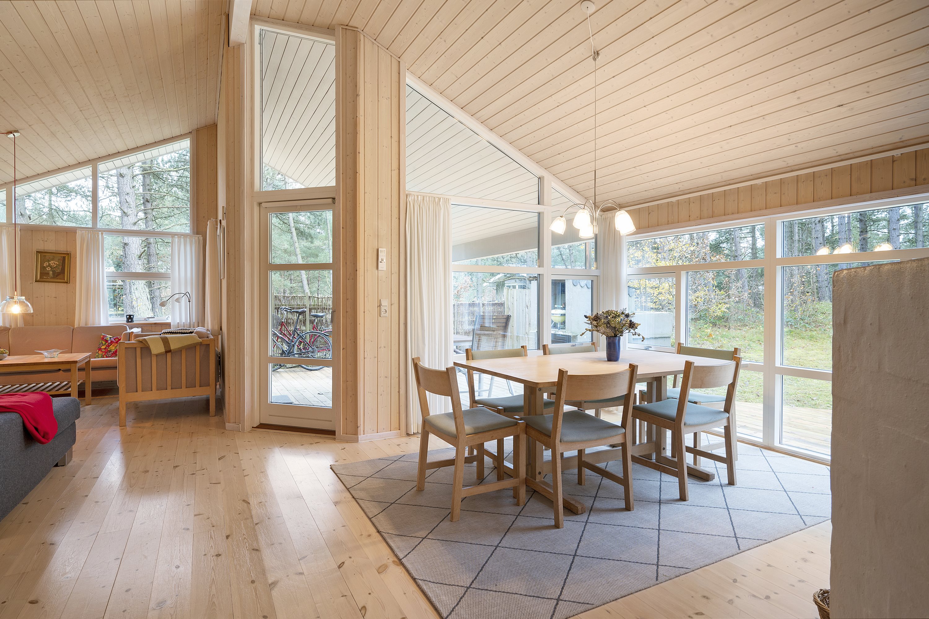 Fremhævet stue billede i fuldskærmstilstand. Billede af Sortebærvej 26, Fuglsang Str, 8500 Grenaa