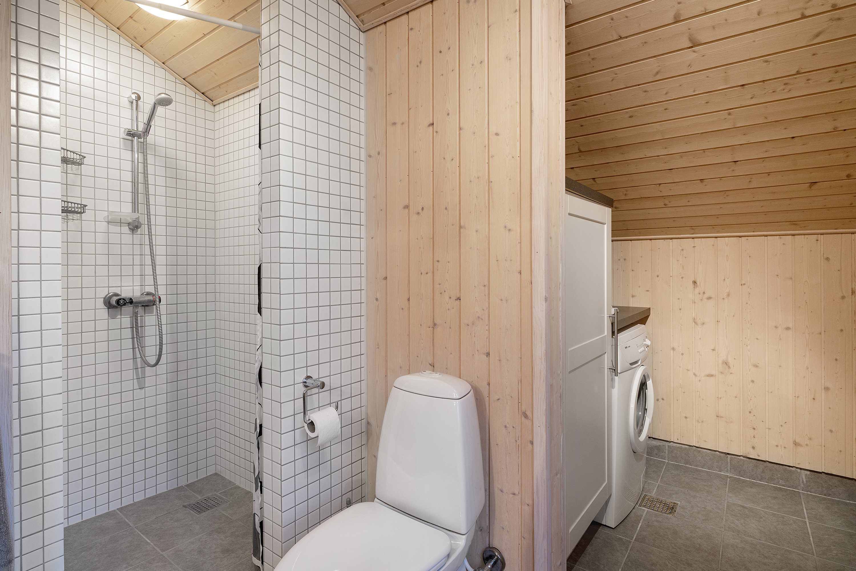 Fremhævet badeværelse billede i fuldskærmstilstand. Billede af Sortebærvej 26, Fuglsang Str, 8500 Grenaa