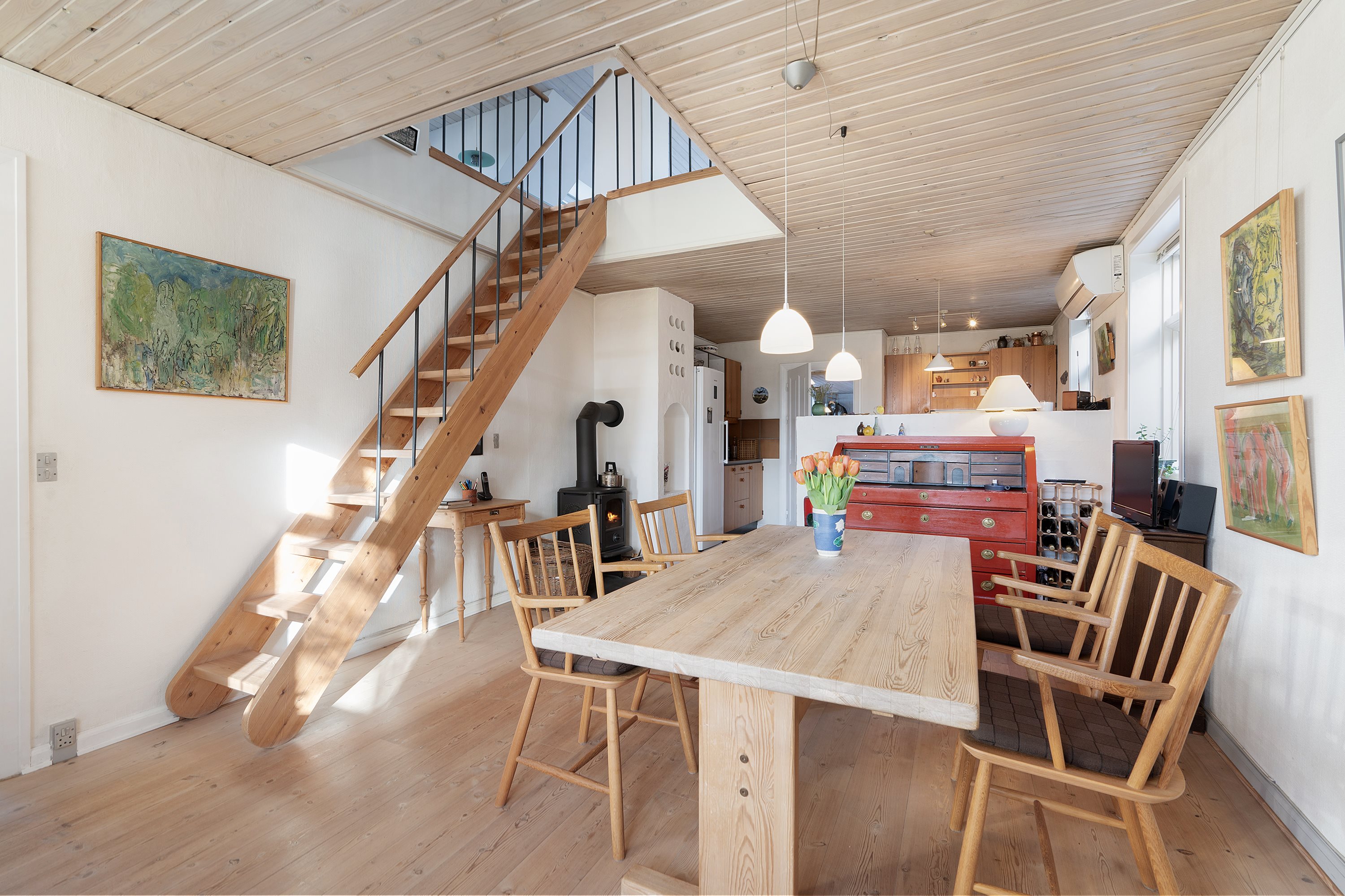 Fremhævet stue billede i fuldskærmstilstand. Billede af Holmbjergvej 83, Knebelbro, 8420 Knebel