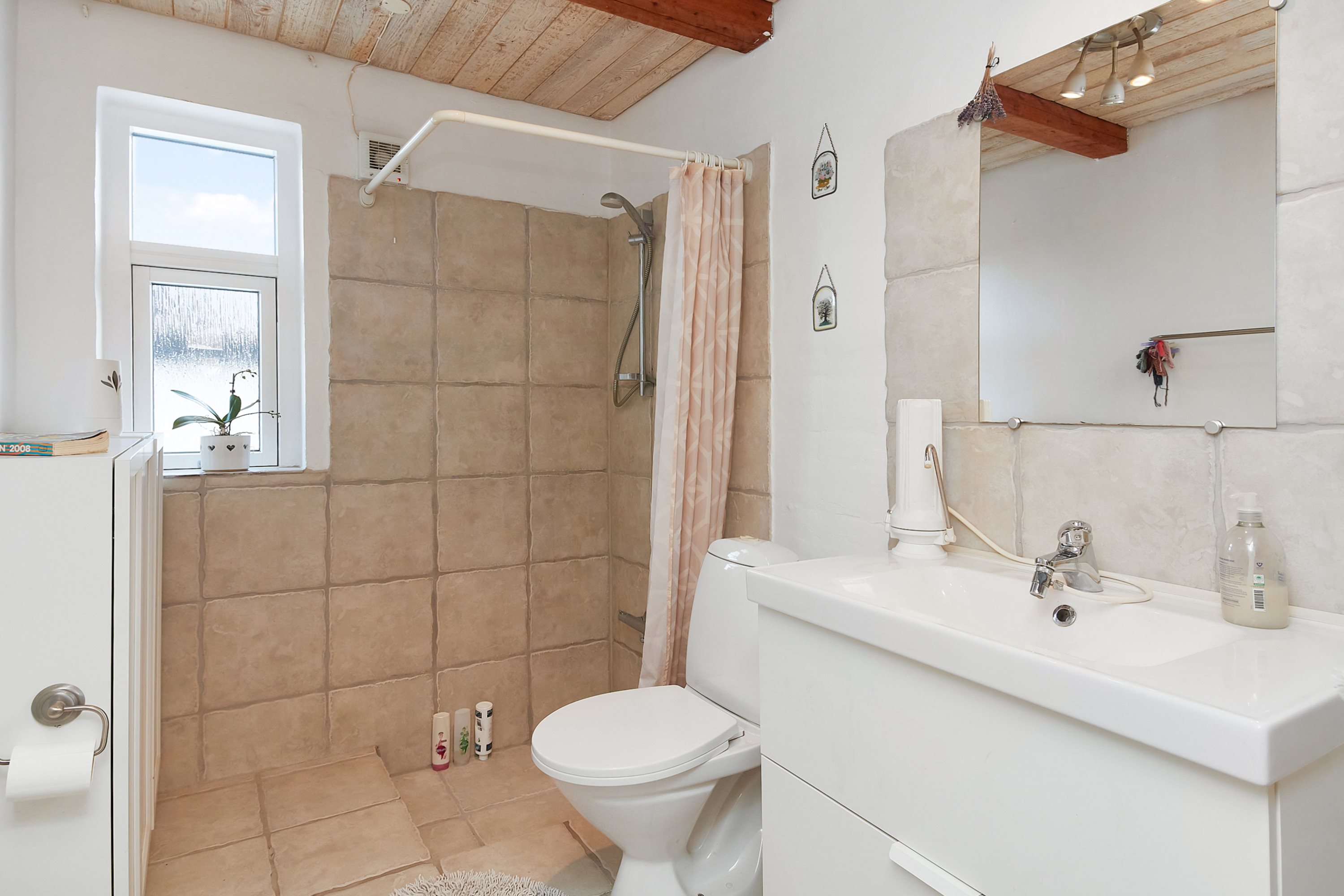 Fremhævet badeværelse billede i fuldskærmstilstand. Billede af Ryvej 28, st.., 8752 Østbirk