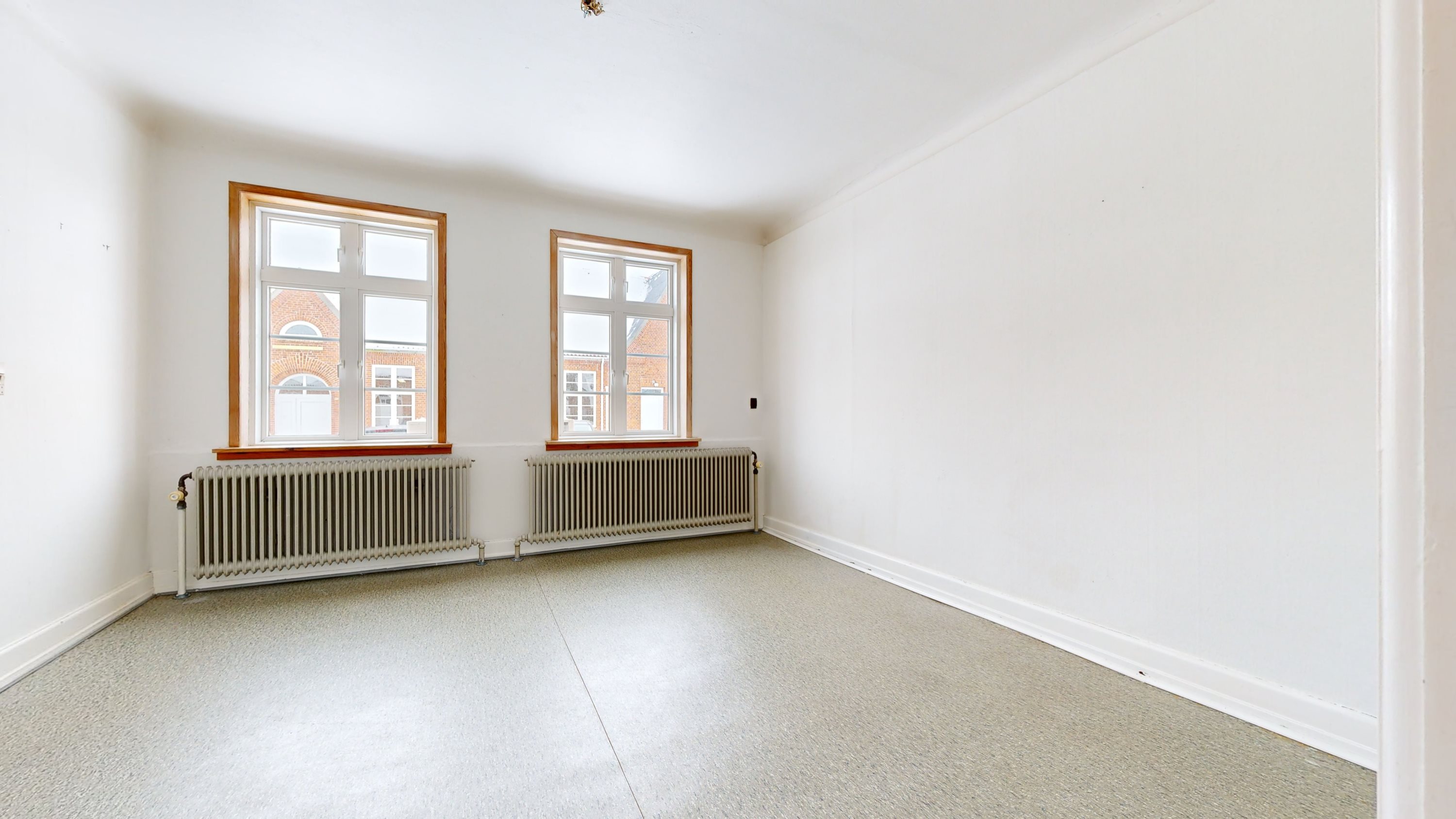 Fremhævet andet billede i fuldskærmstilstand. Billede af Kirkestien 6 + 8, Kvorning, 8830 Tjele