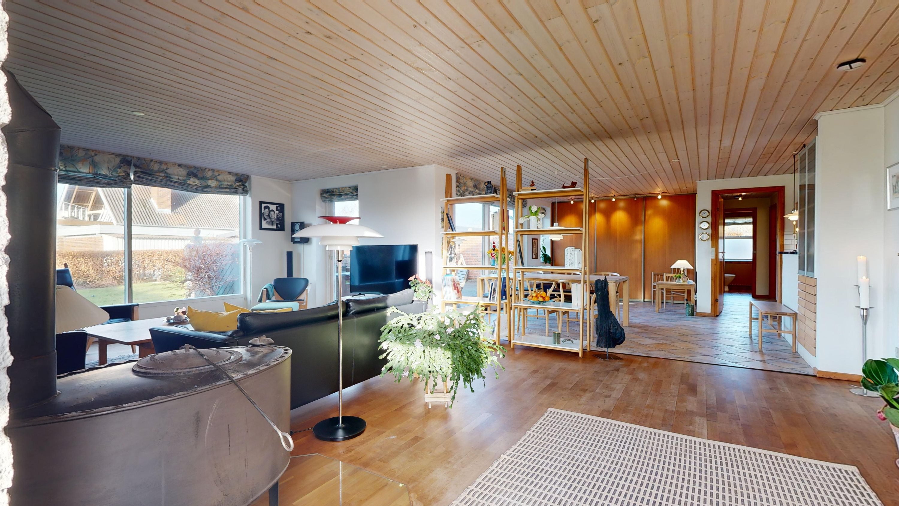 Fremhævet stue billede i fuldskærmstilstand. Billede af Vestervænget 3, 8832 Skals