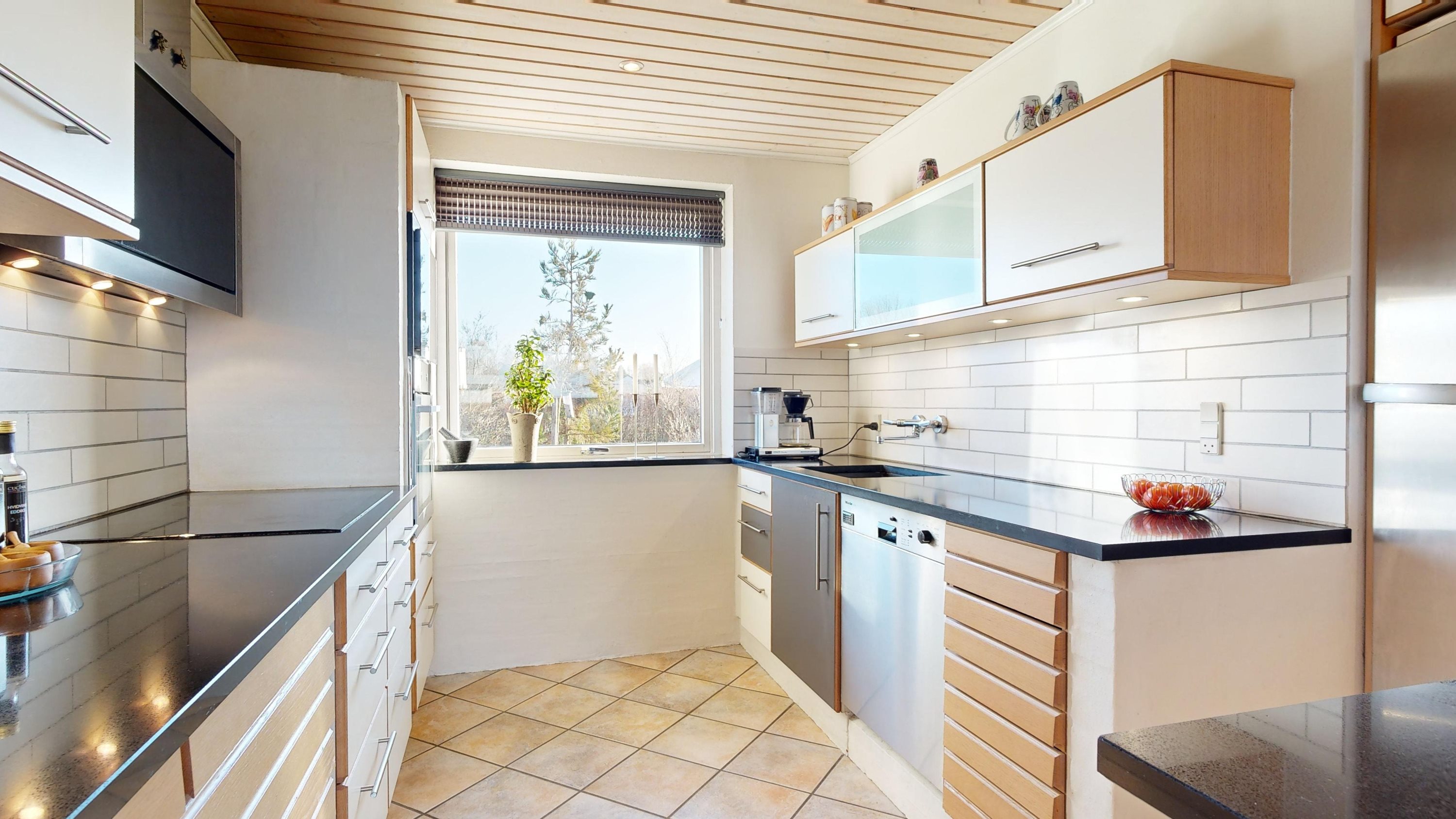 Fremhævet køkken billede i fuldskærmstilstand. Billede af Vestervænget 3, 8832 Skals